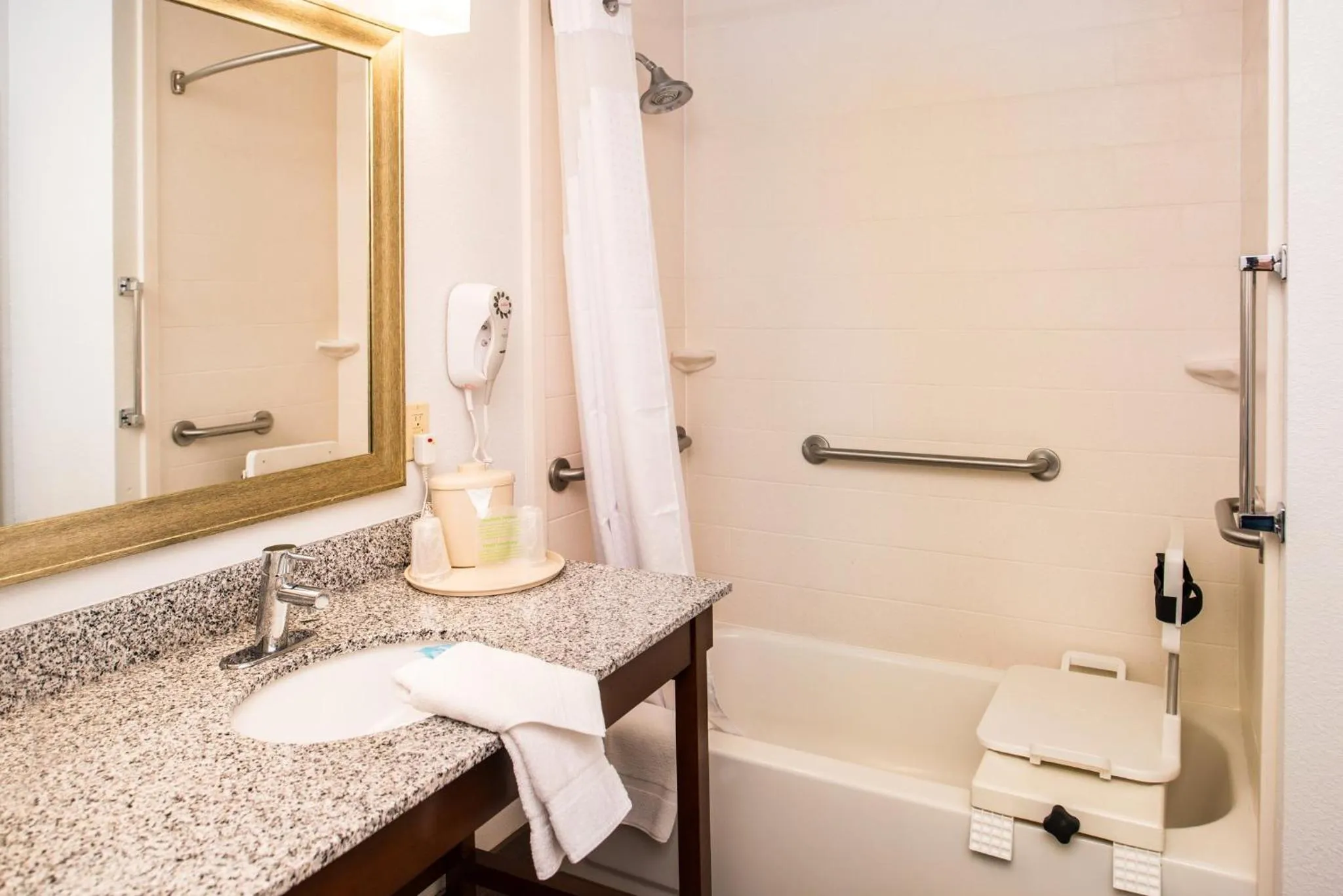 Standard King Room with Mobility Accessible Tub in Holiday Inn Express & Suites Alamogordo Highway 54/70 by IHG