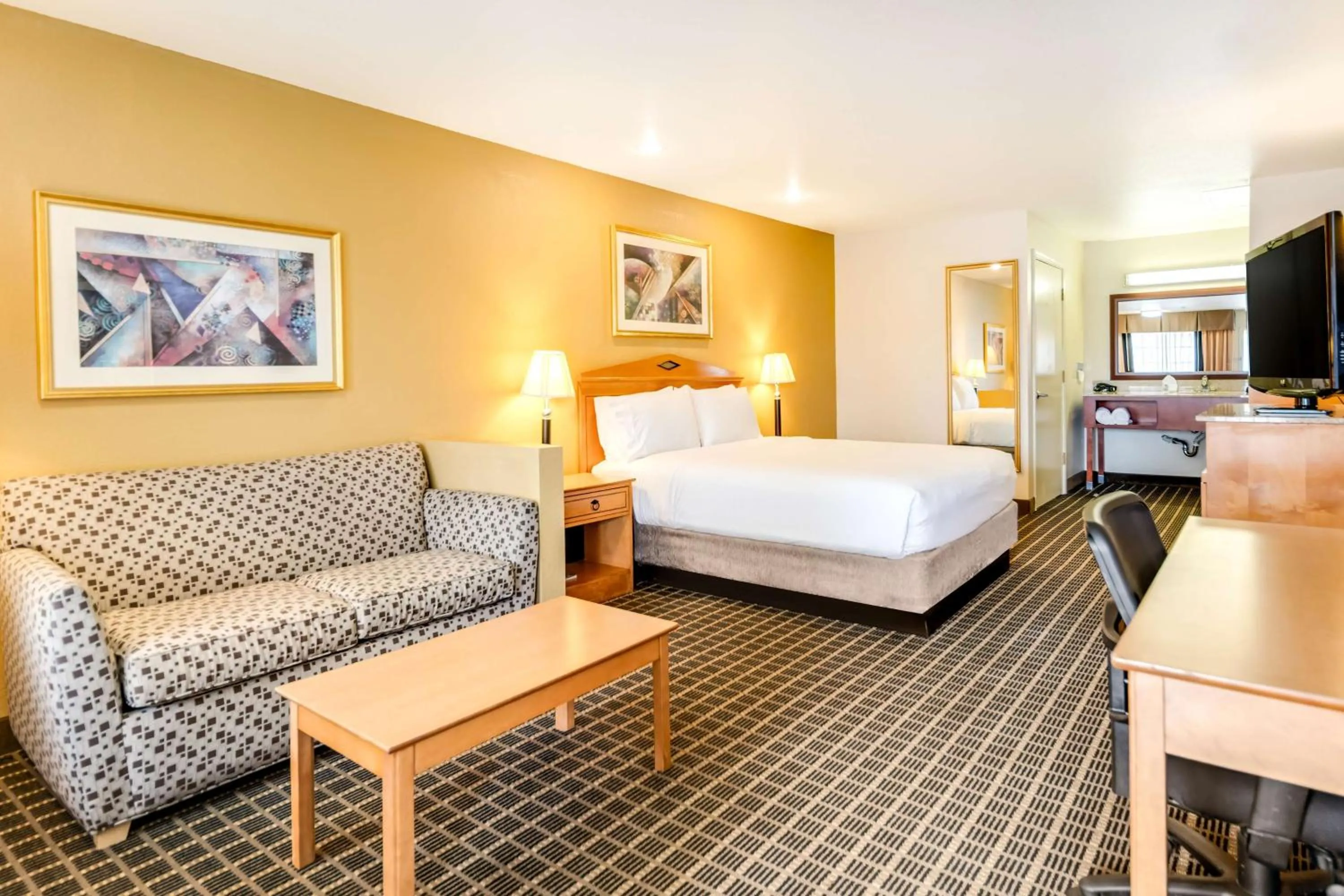 Queen Room with Sofa Bed in SureStayPlus Hotel by Best Western San Jose Central City