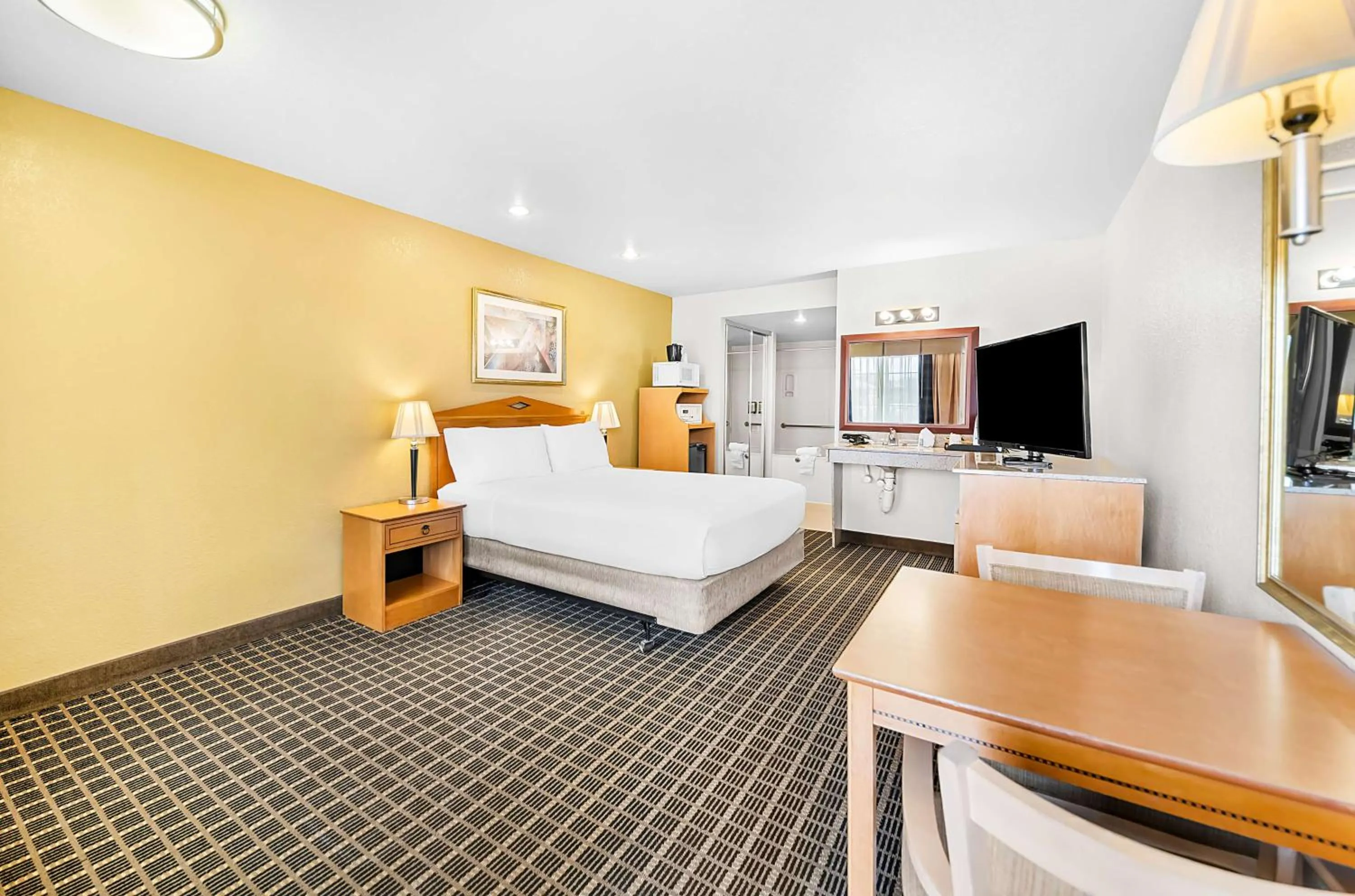 Queen Suite with Mobility Accessible Roll-In Shower in SureStayPlus Hotel by Best Western San Jose Central City