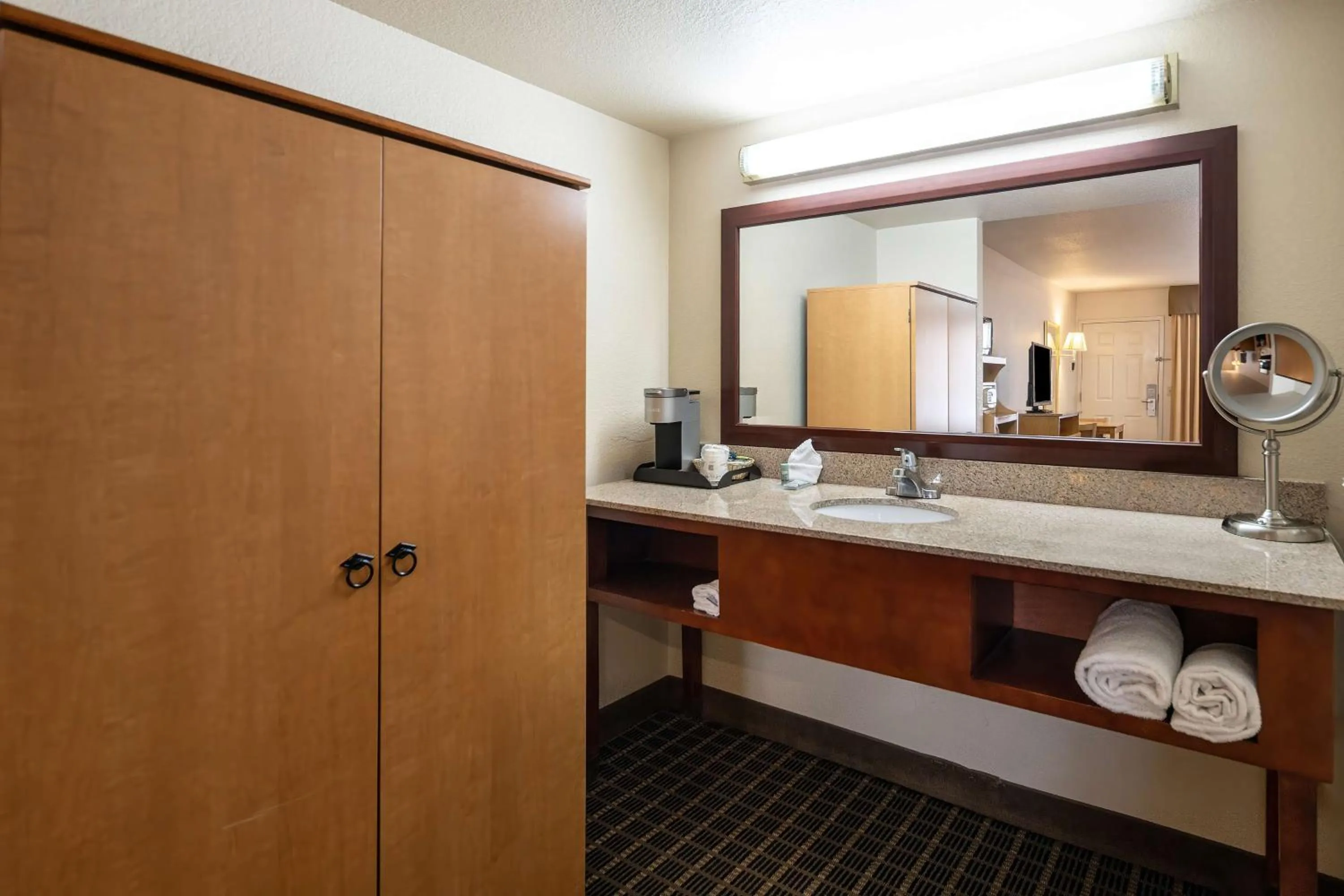 King Room with Balcony in SureStayPlus Hotel by Best Western San Jose Central City