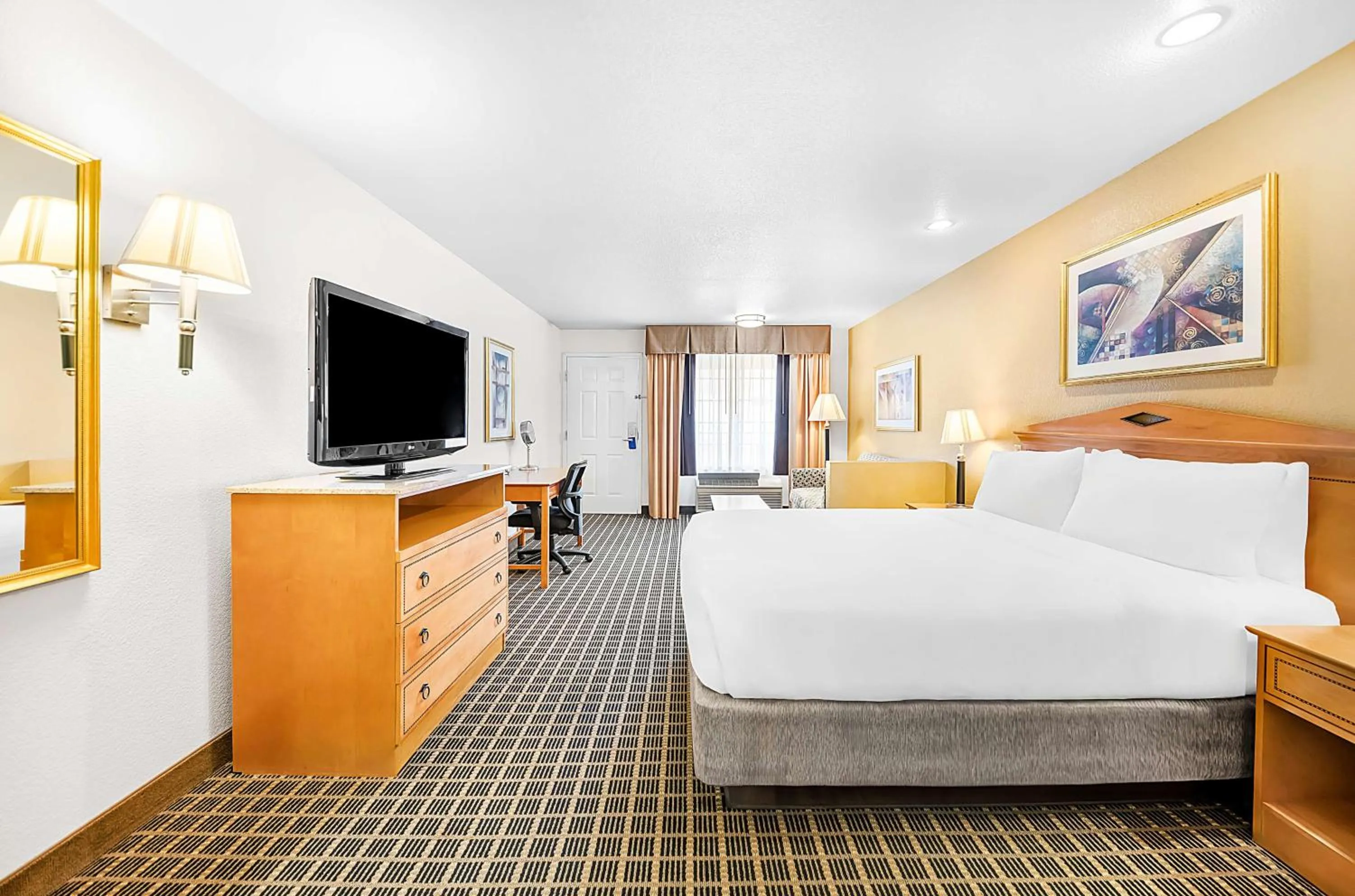 King Room with Sofa Bed in SureStayPlus Hotel by Best Western San Jose Central City