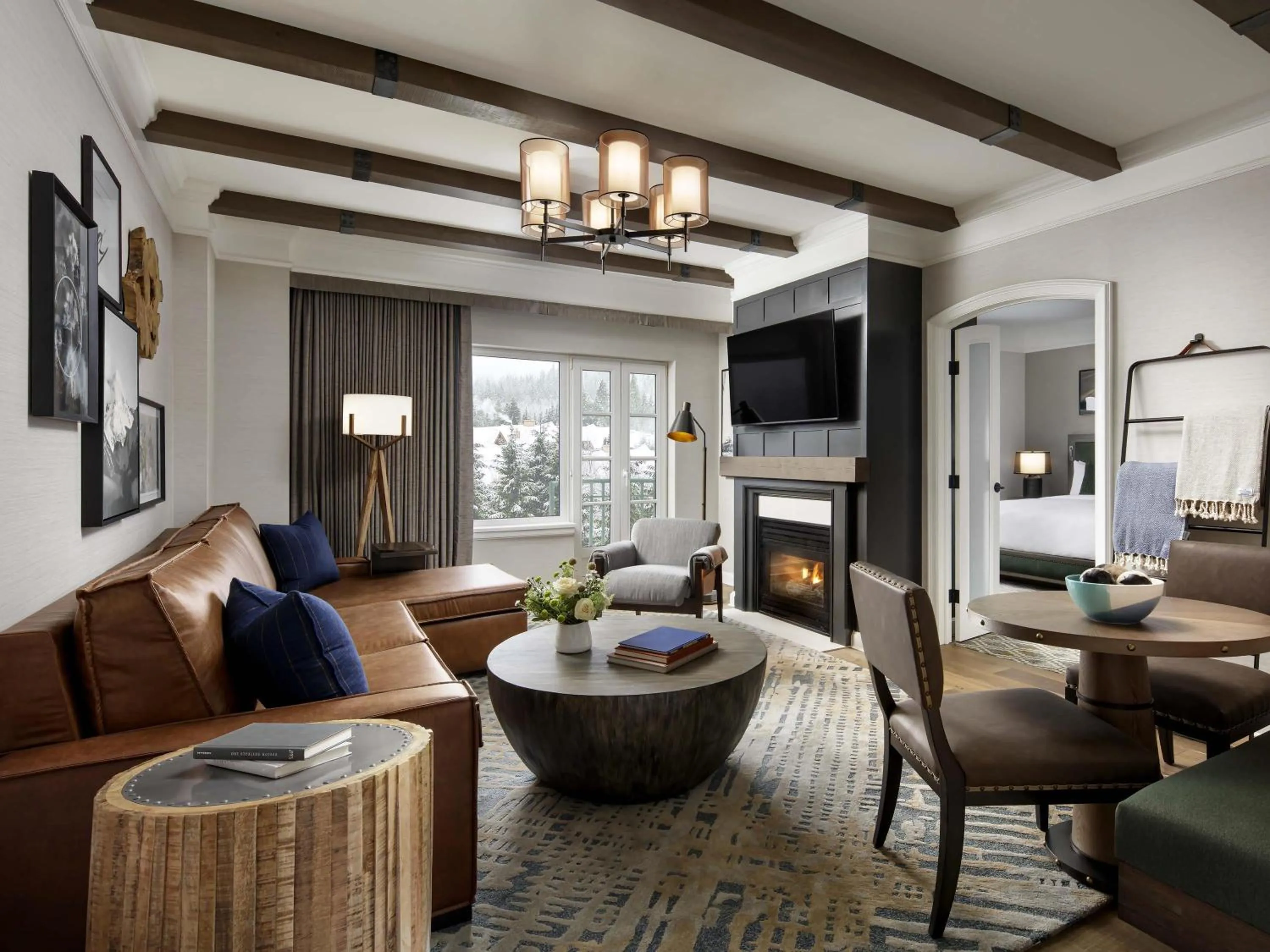 Fairmont Gold Executive King Suite - Executive Lounge in Fairmont Chateau Whistler