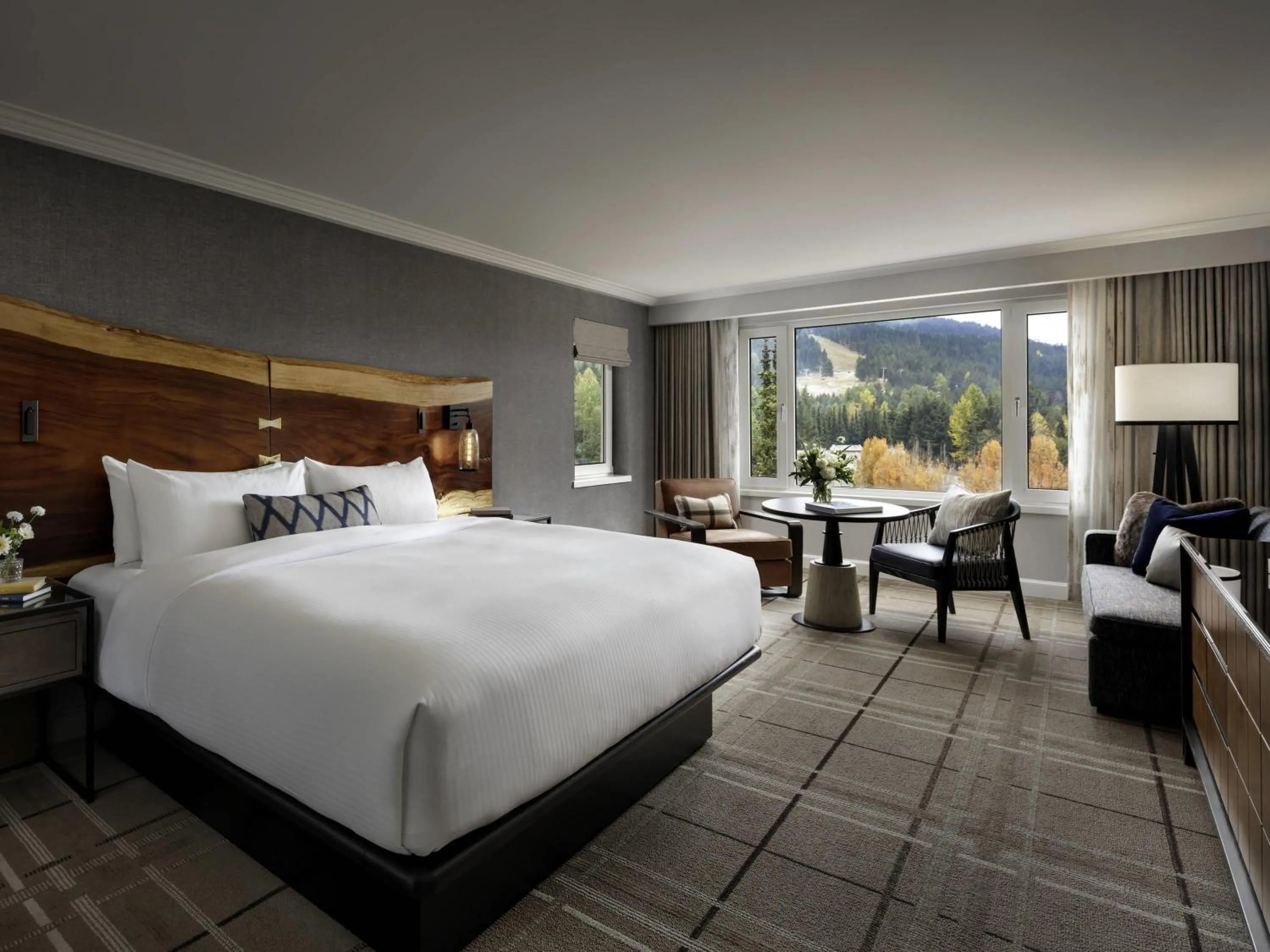 Deluxe King Room with Slopeside View in Fairmont Chateau Whistler