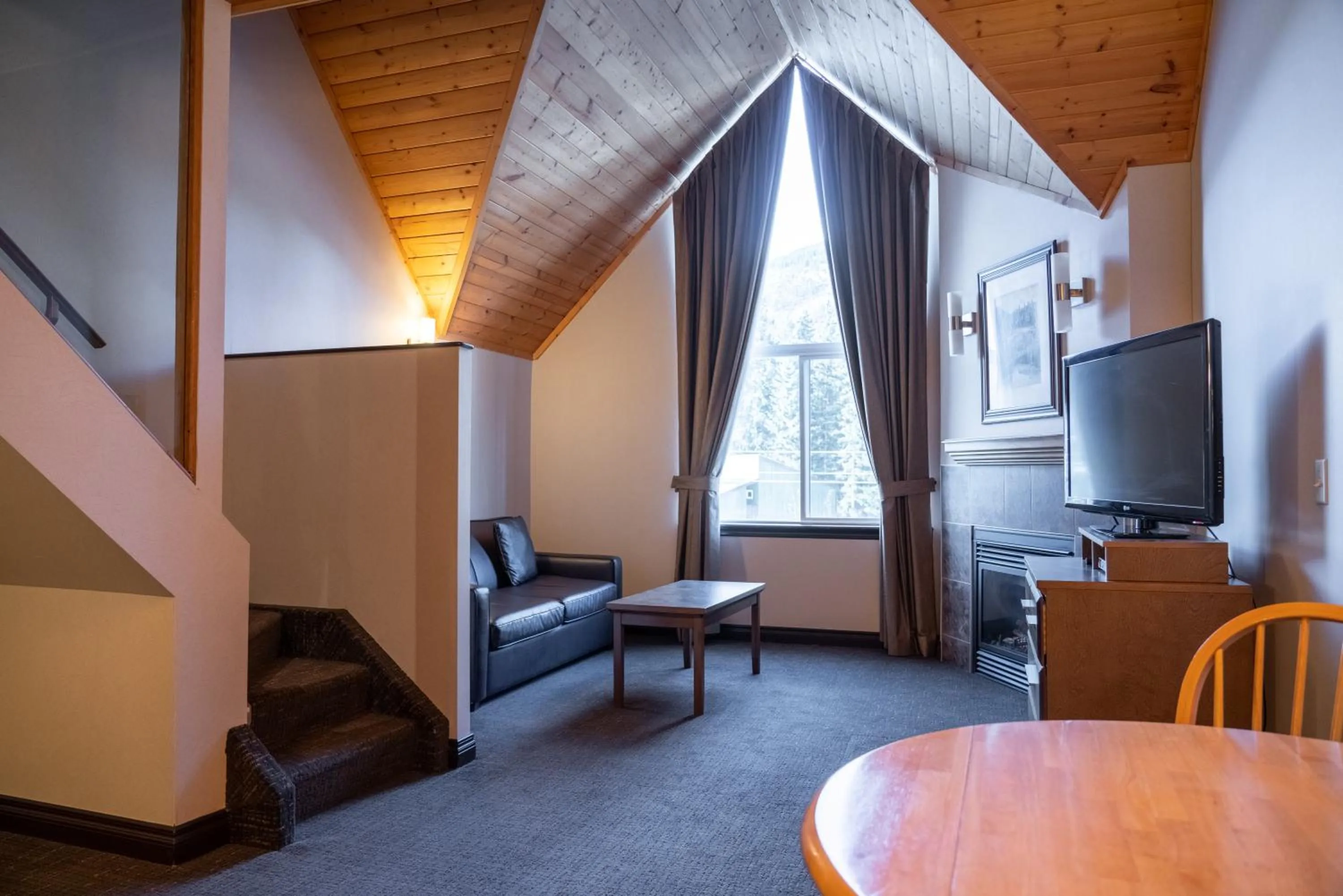 Loft Suite King in The Rundlestone Lodge