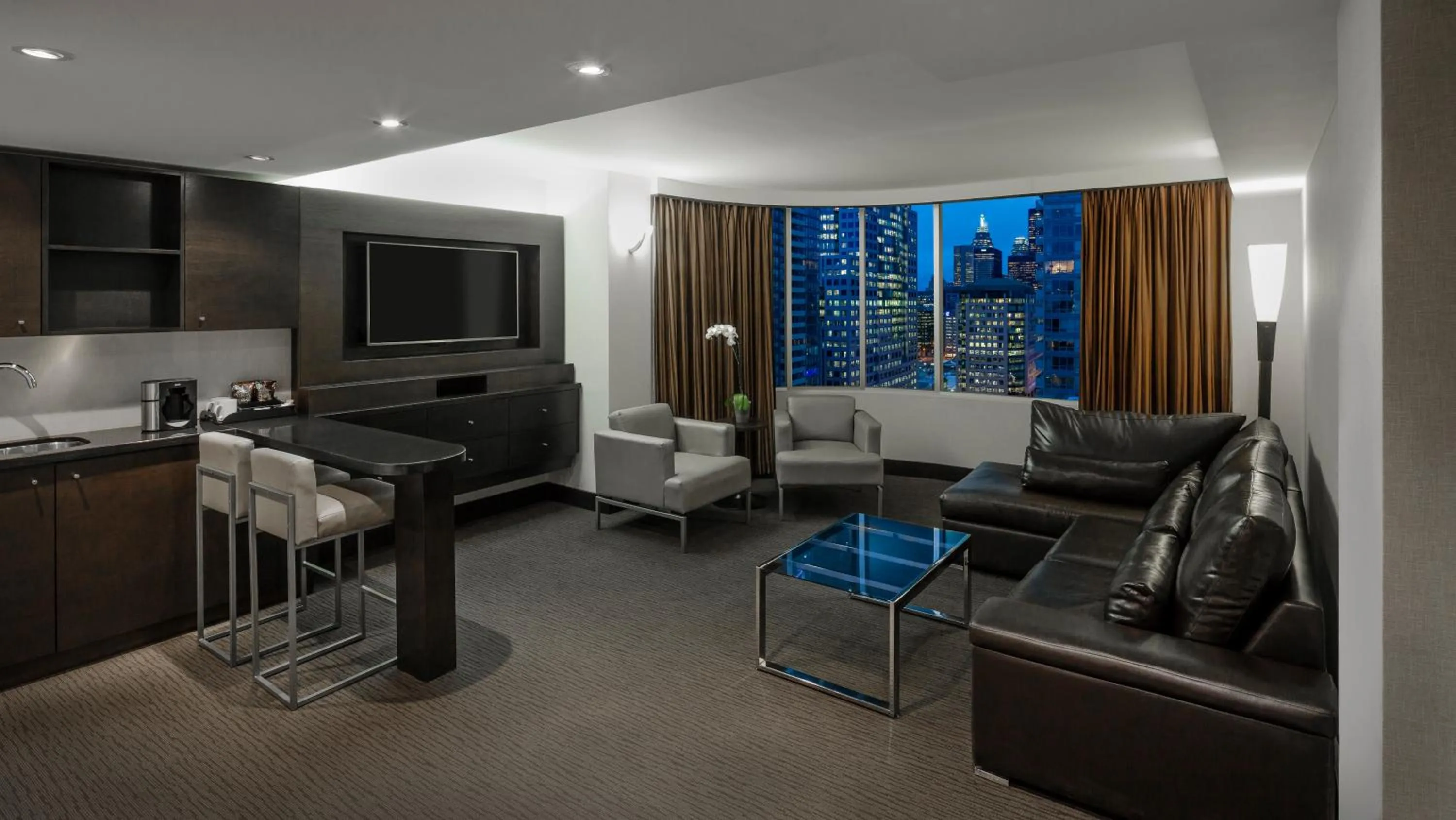 Deluxe Suite with City View in Hyatt Regency Toronto