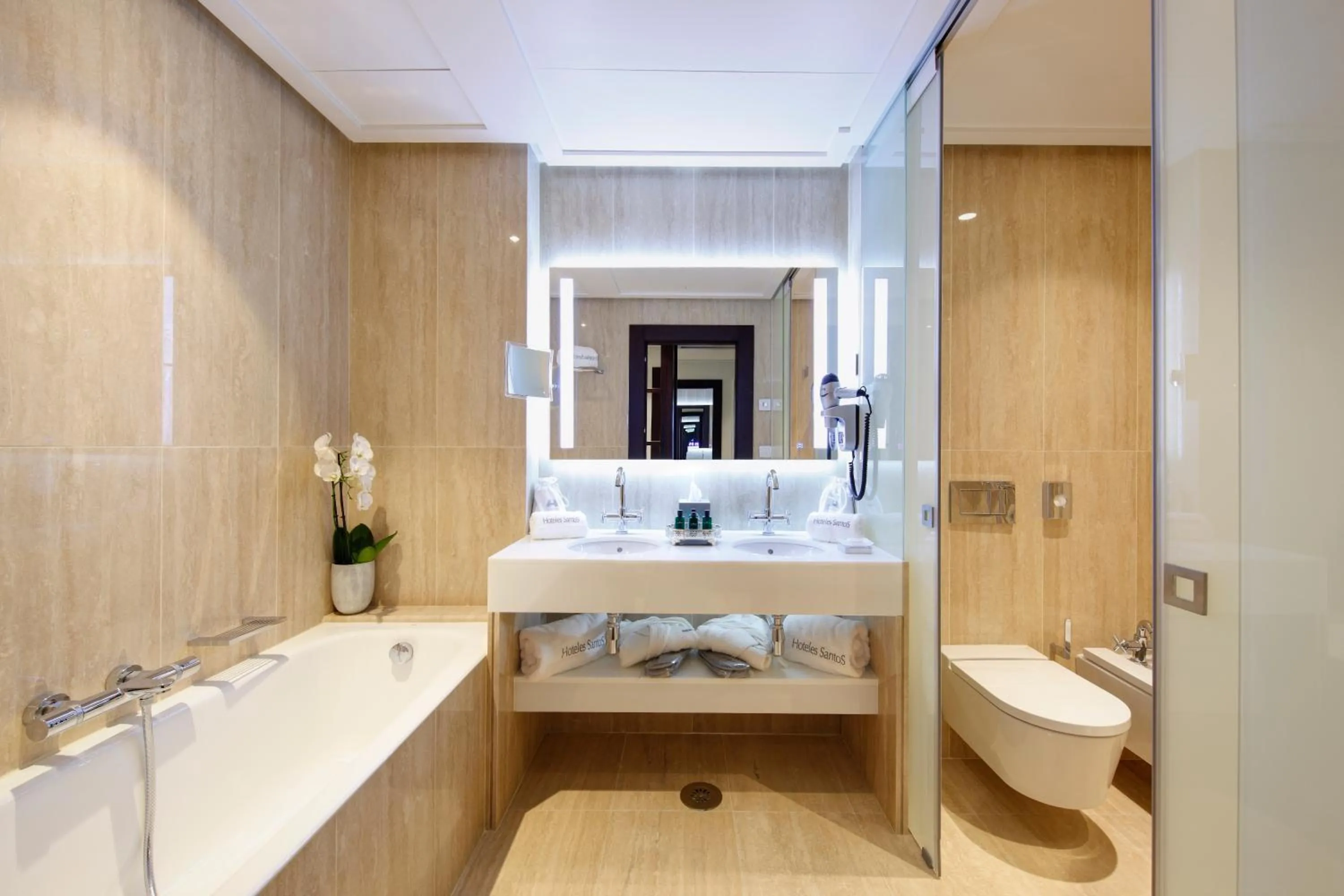 Deluxe Triple Room in Gran Hotel Miramar GL