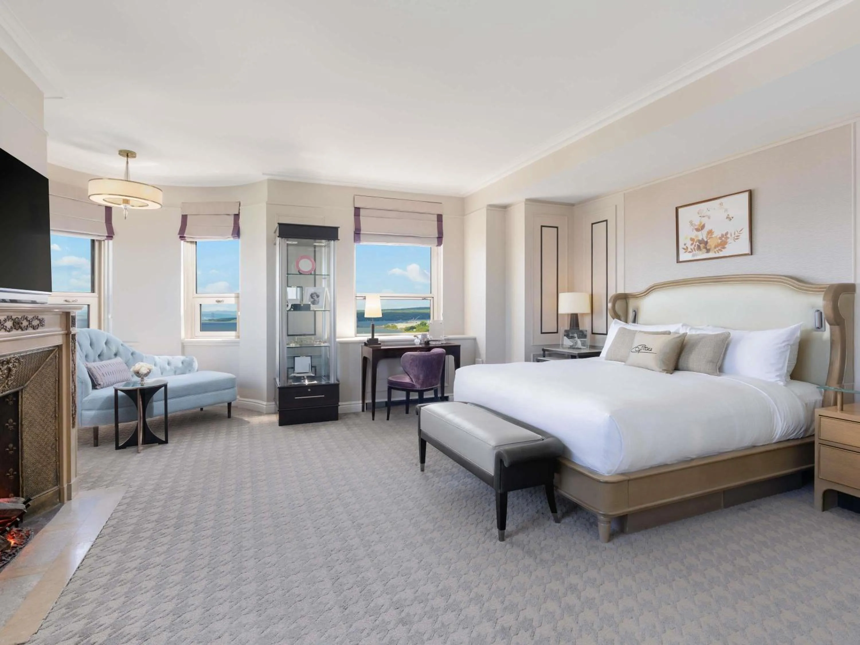 Signature Fairmont Gold One Bedroom Suite in Fairmont Le Chateau Frontenac