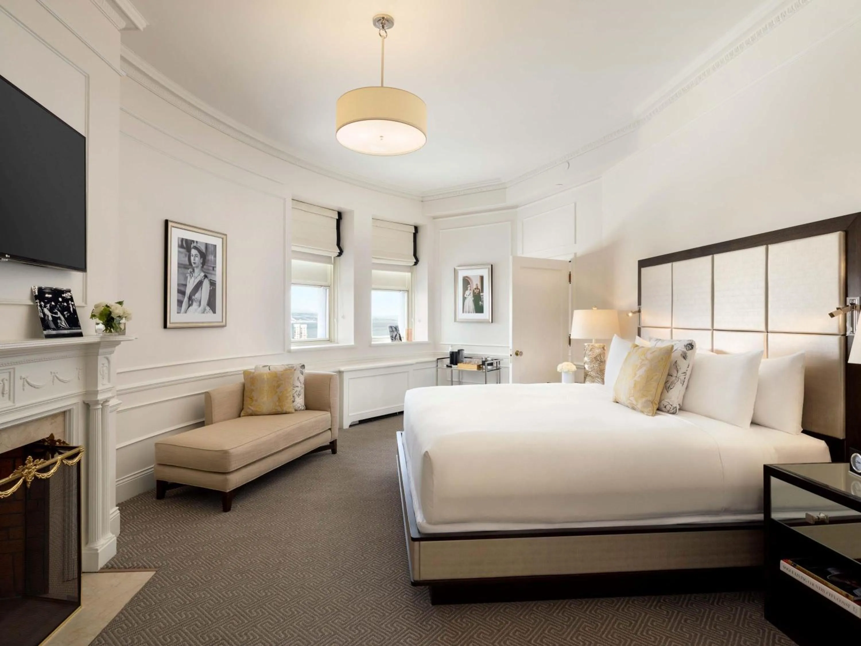 Elizabeth II One Bedroom Suite with View in Fairmont Le Chateau Frontenac