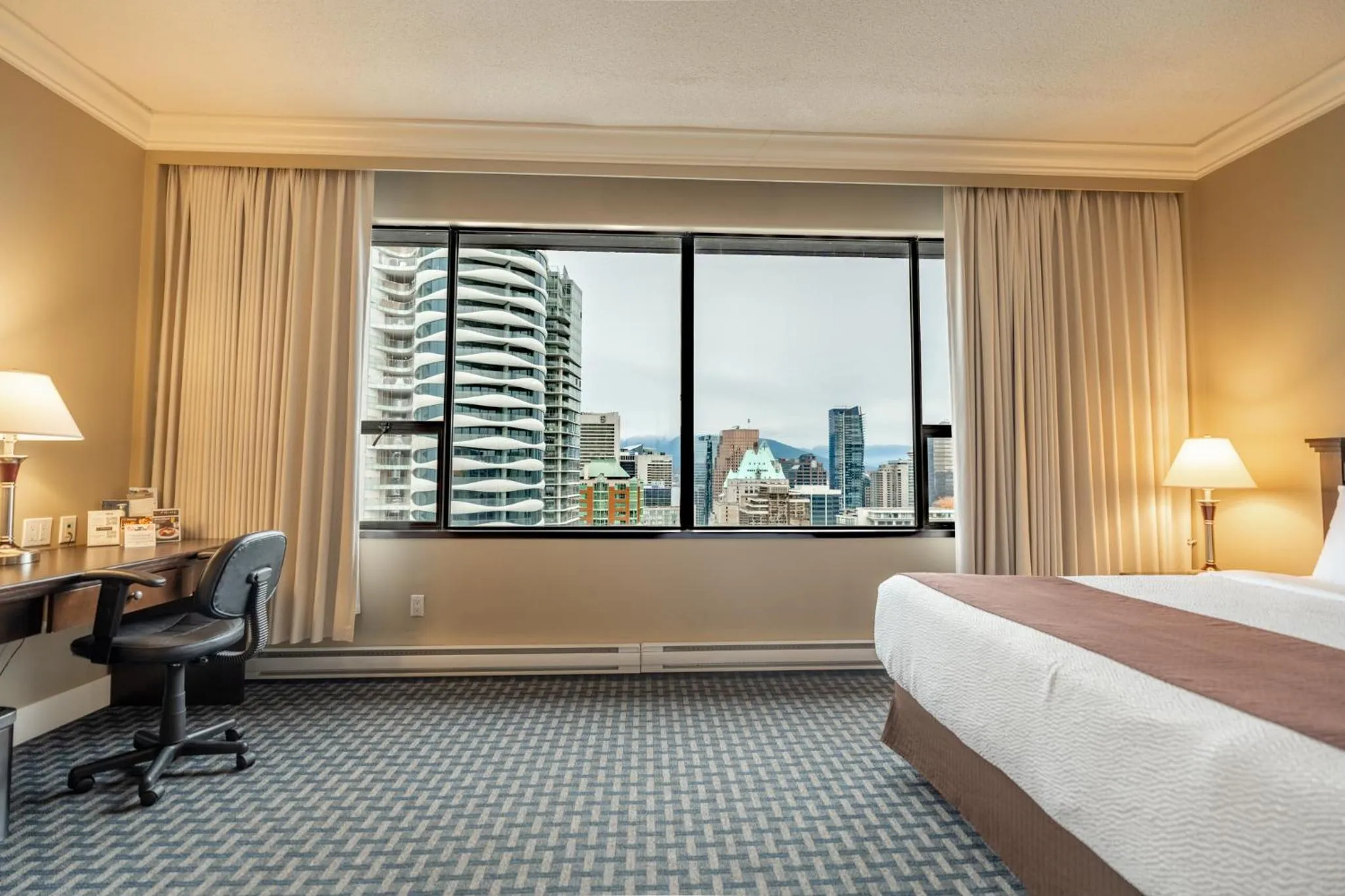 Deluxe King Studio in Century Plaza Hotel