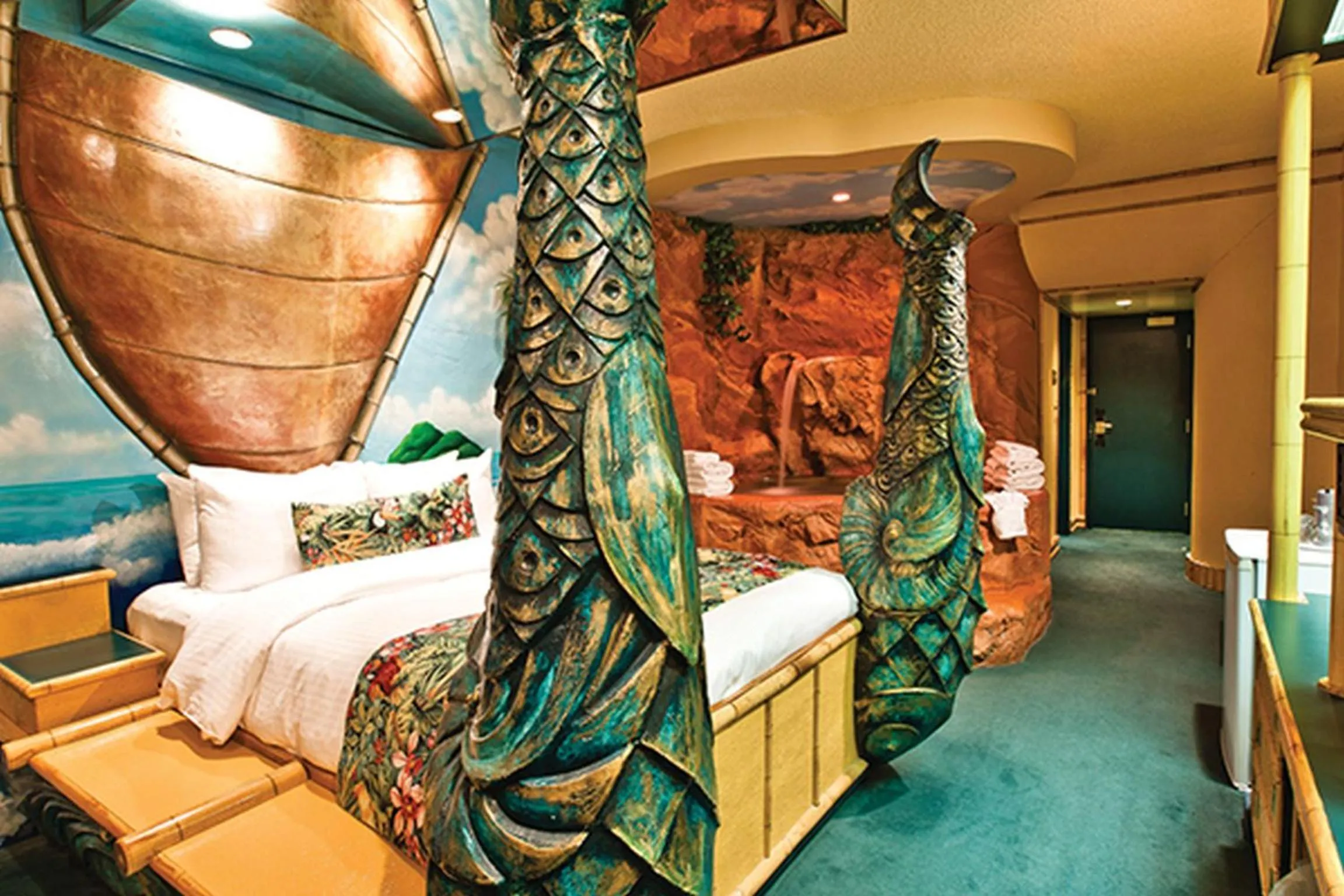 Classic Polynesian Family Theme Room in Fantasyland Hotel