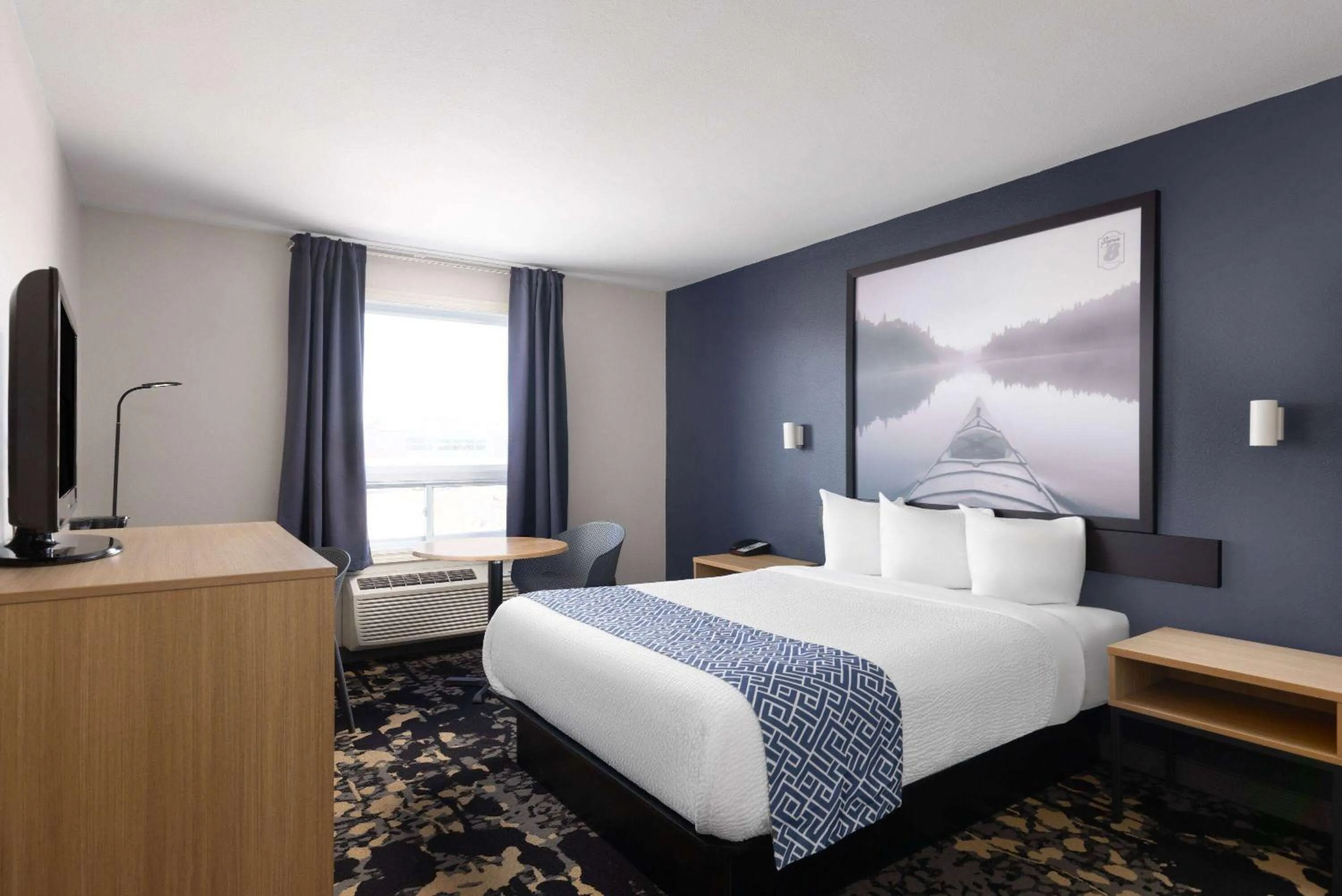 Queen Room - Disability Access - Non-Smoking in Super 8 by Wyndham St-Jerome