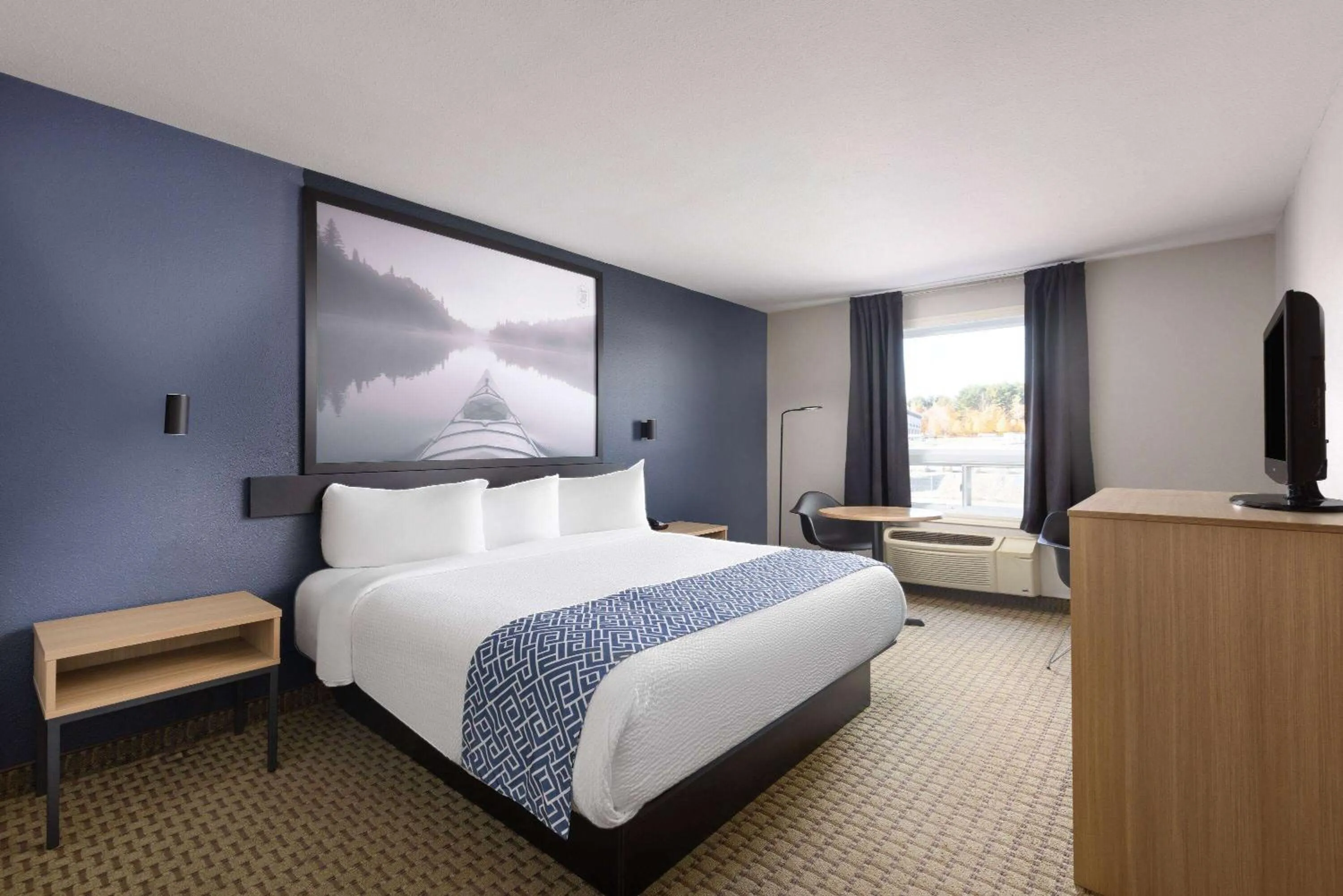 King Room - Non-Smoking in Super 8 by Wyndham St-Jerome