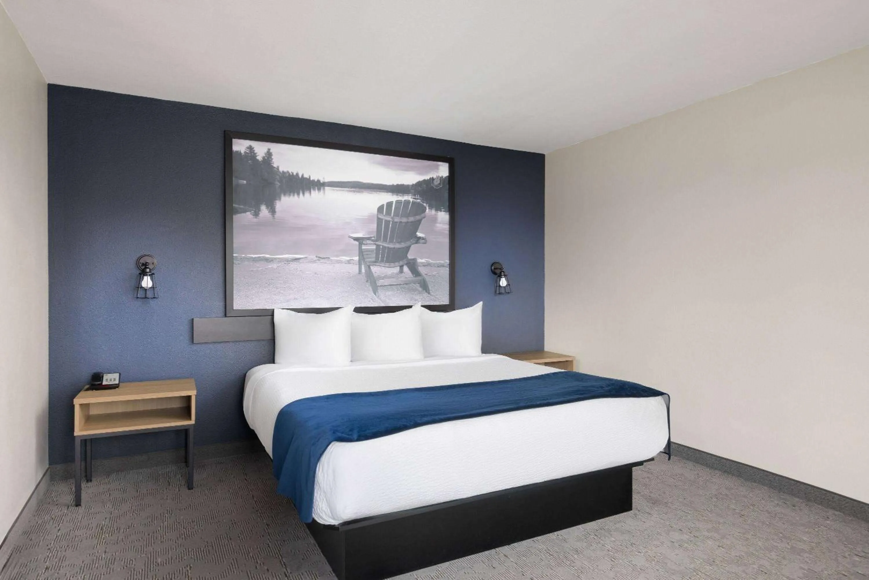 Deluxe King Suite - Non-Smoking in Super 8 by Wyndham St-Jerome