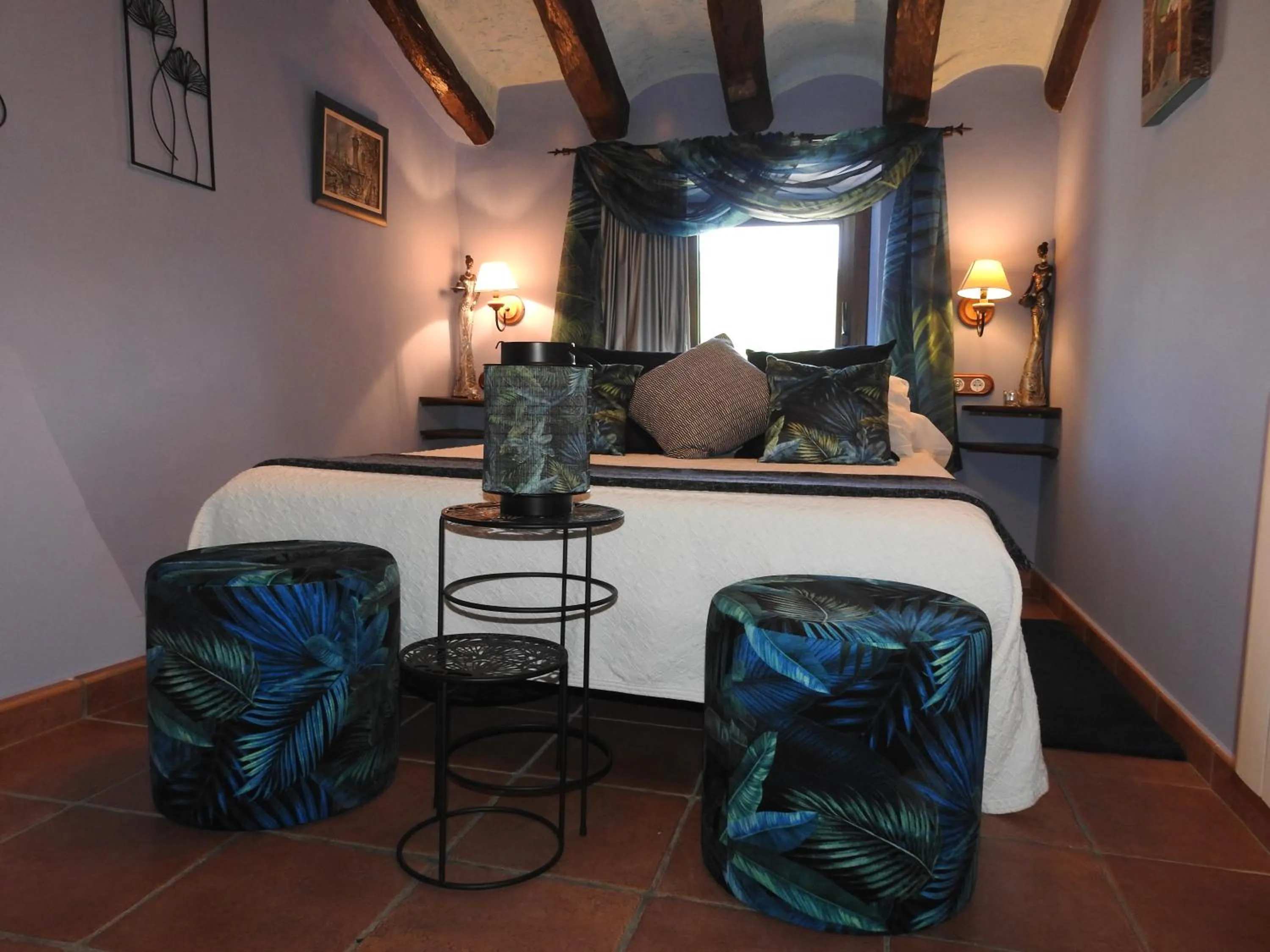 Family Room (4 Adults) in El Molí de Pontons suites con jacuzzi spa