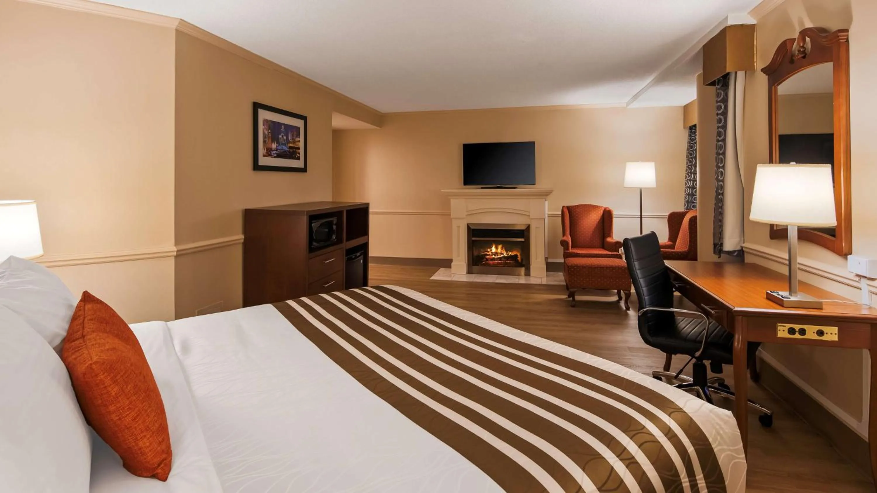 King Room with Fireplace in Best Western Plus Ottawa City Centre