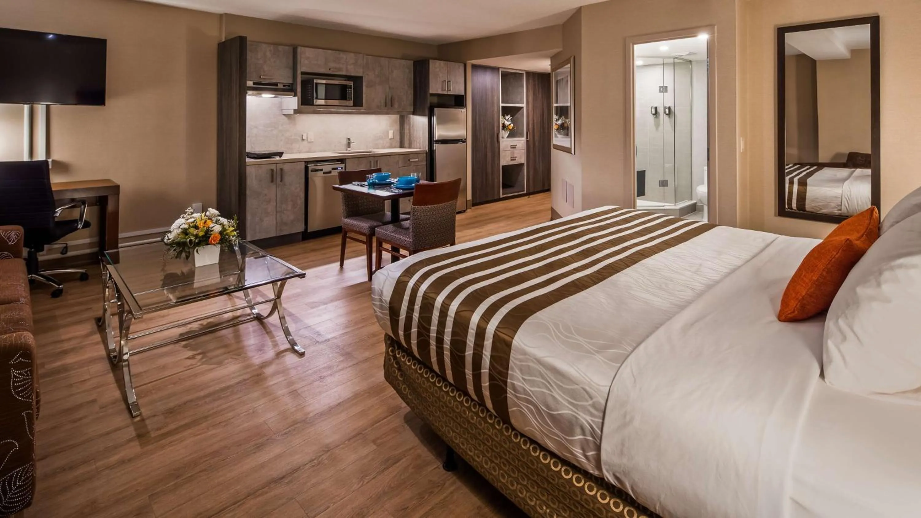 Executive King Room - Non-Smoking in Best Western Plus Ottawa City Centre