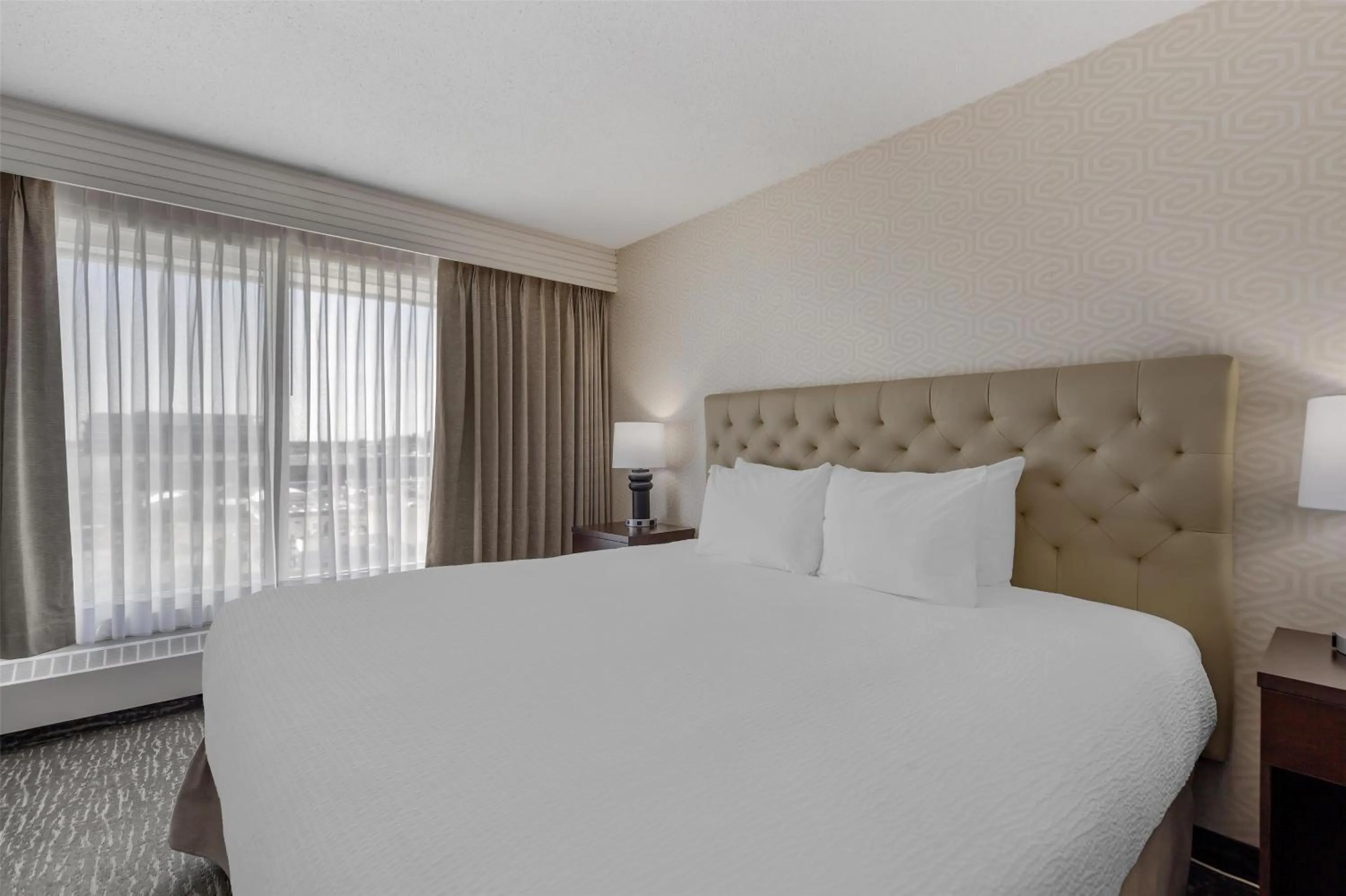 King Suite - Non-Smoking in Best Western Cedar Park Inn