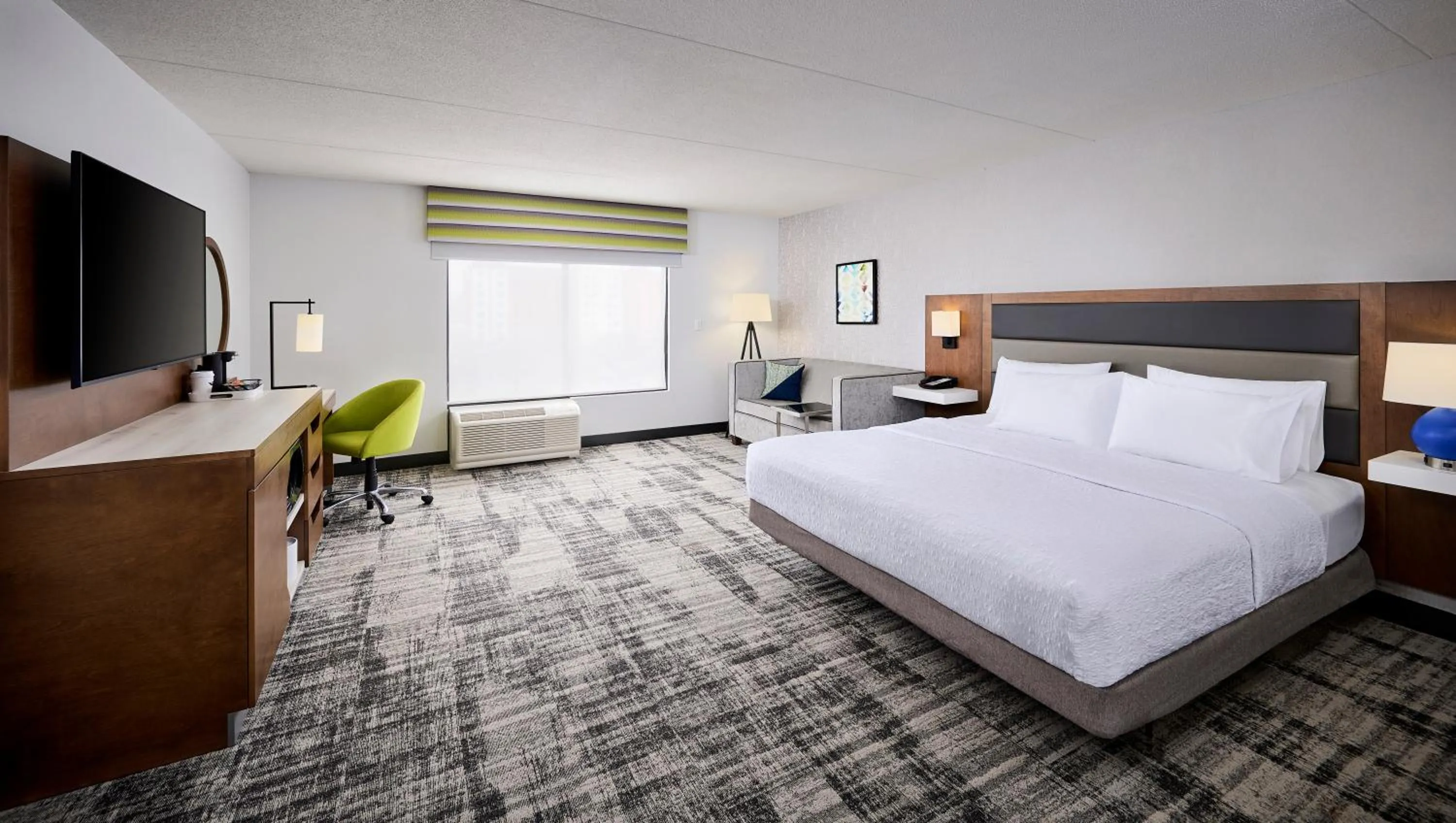 King Room - Disability Access/Non-Smoking in Hampton Inn & Suites by Hilton Windsor