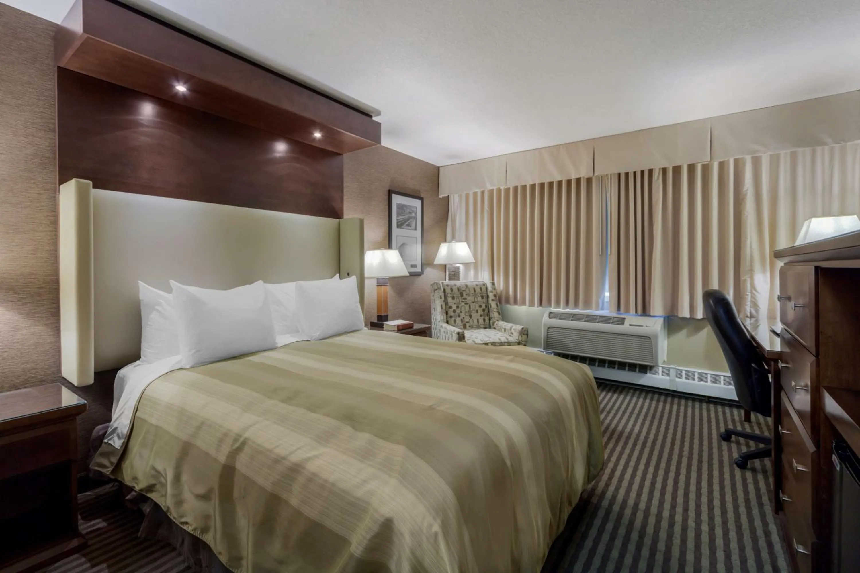 Queen Room - Non-Smoking in Best Western Premier Denham Inn & Suites