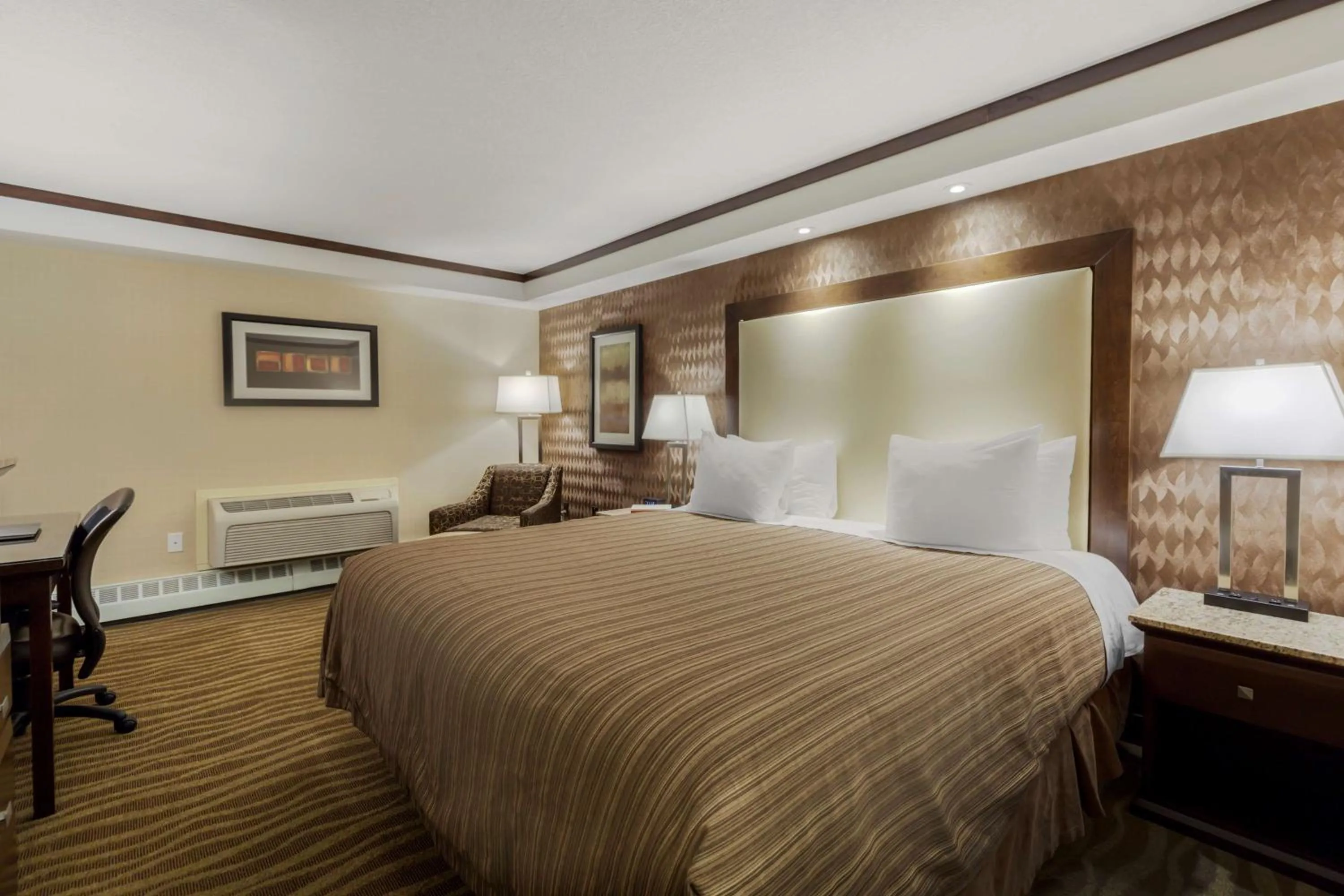 King Room - Non-Smoking in Best Western Premier Denham Inn & Suites