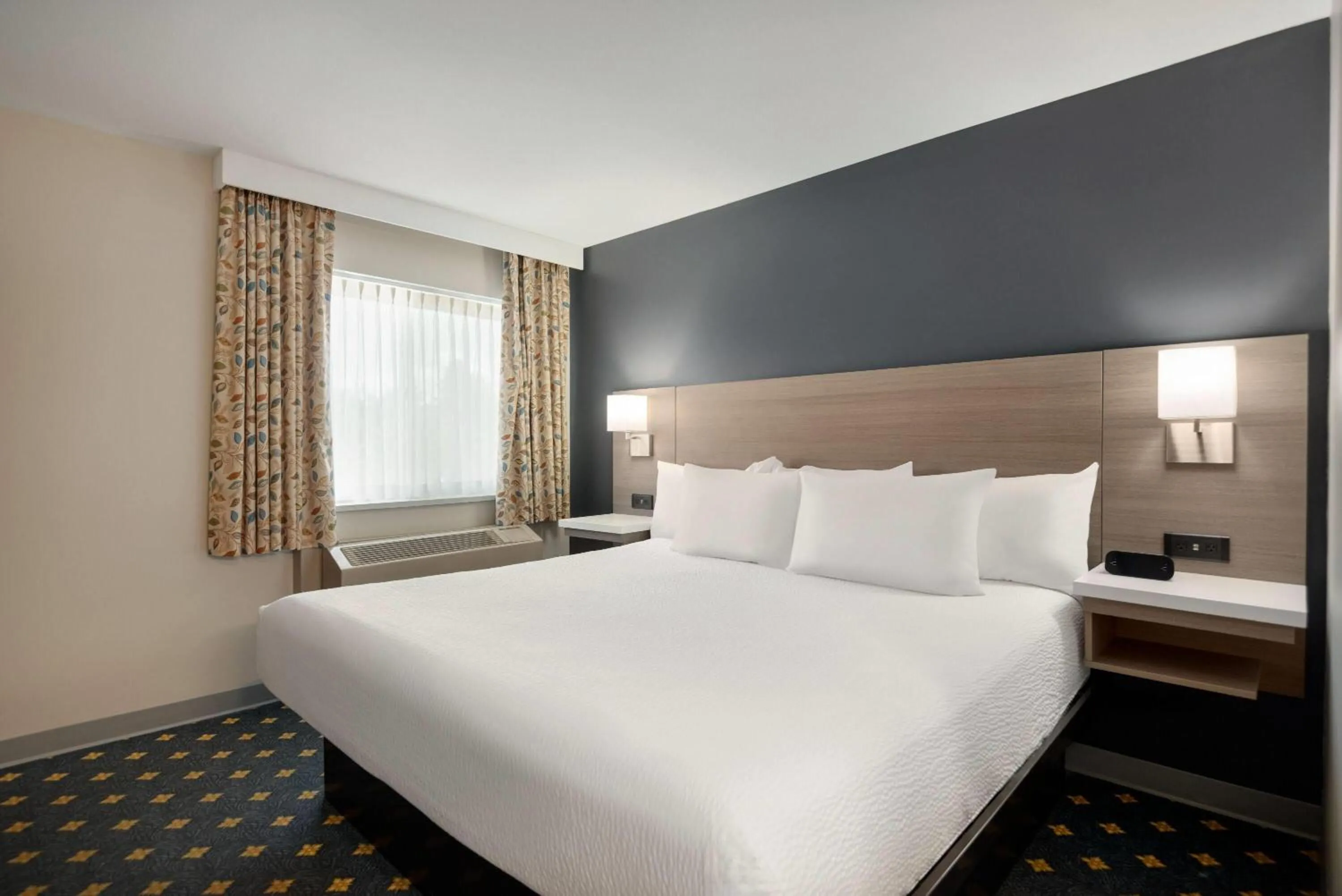 King Room - Non-Smoking in Days Inn by Wyndham Kelowna