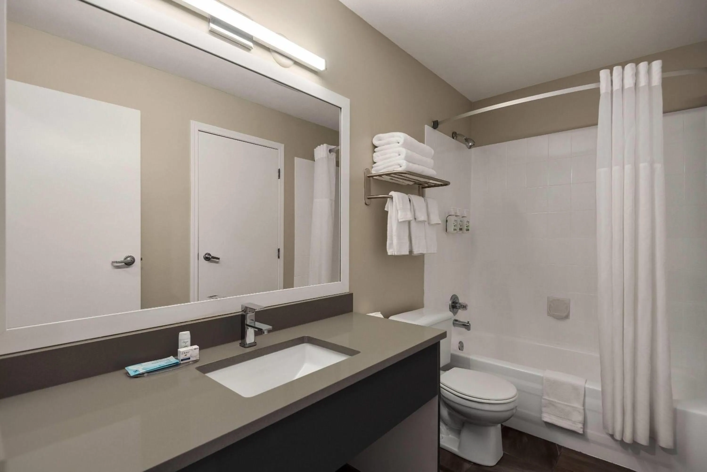 One-Bedroom King Suite - Non-Smoking in Days Inn by Wyndham Kelowna
