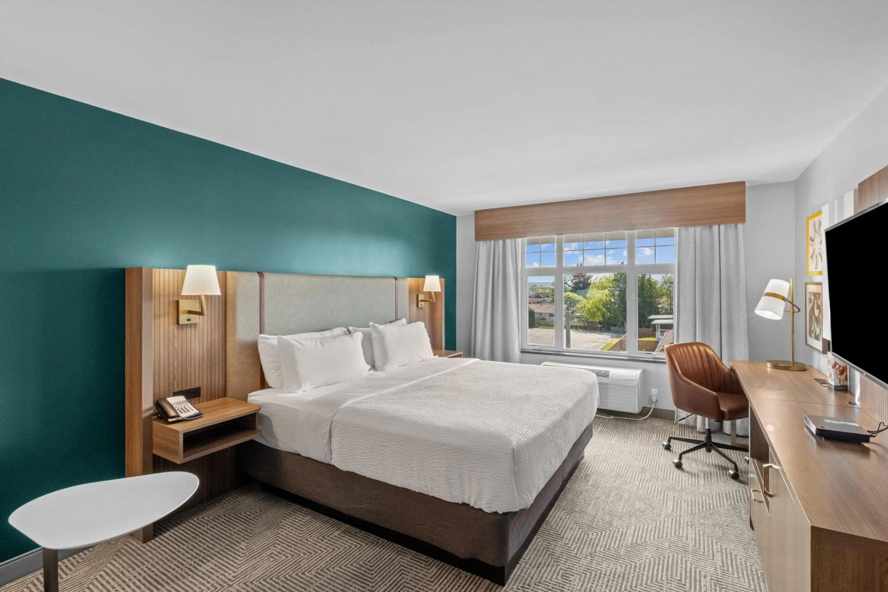 Standard King Room in Holiday Inn Hotel & Suites Surrey East - Cloverdale by IHG