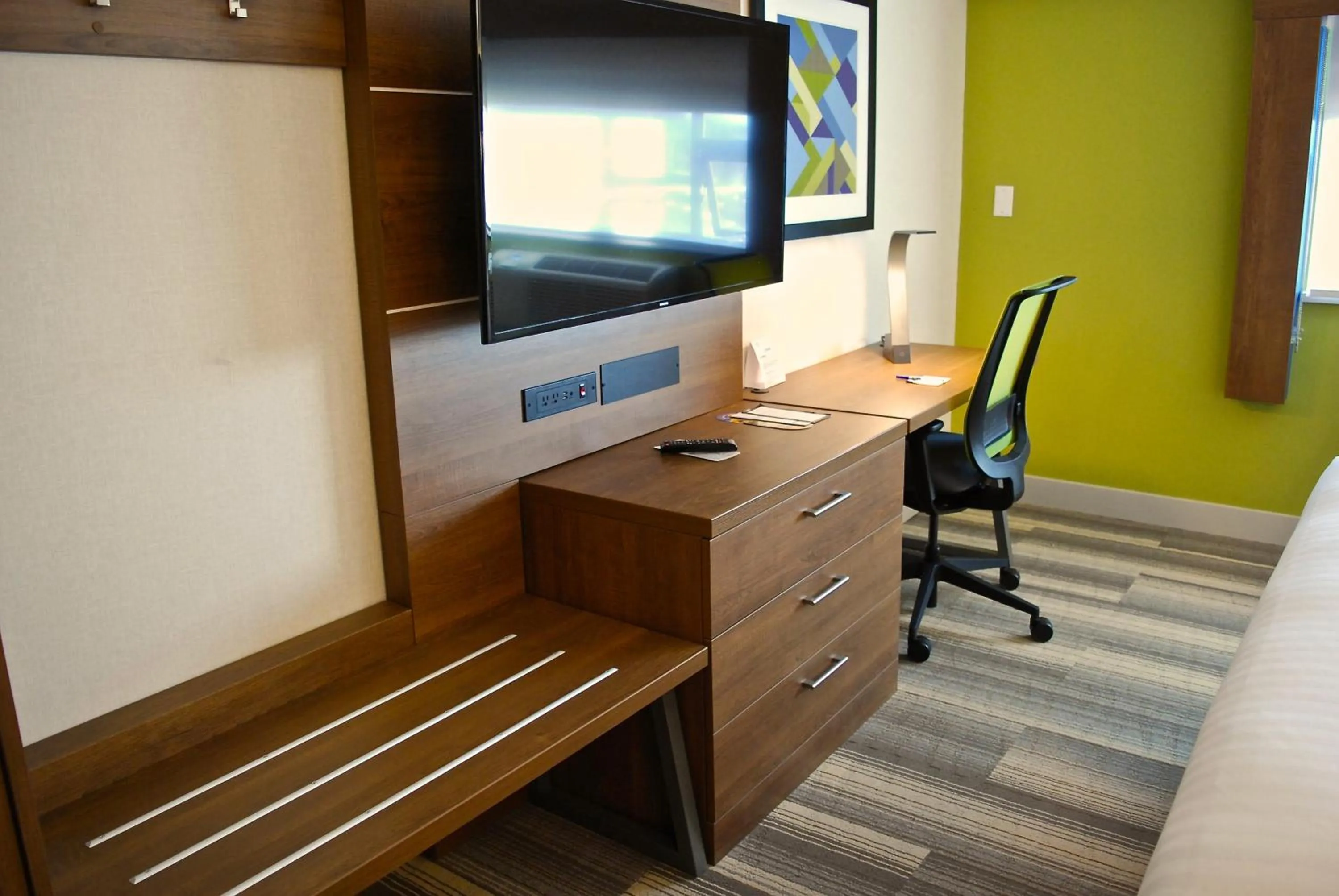Queen Room - Disability Access in Holiday Inn Express Vancouver Airport-Richmond by IHG