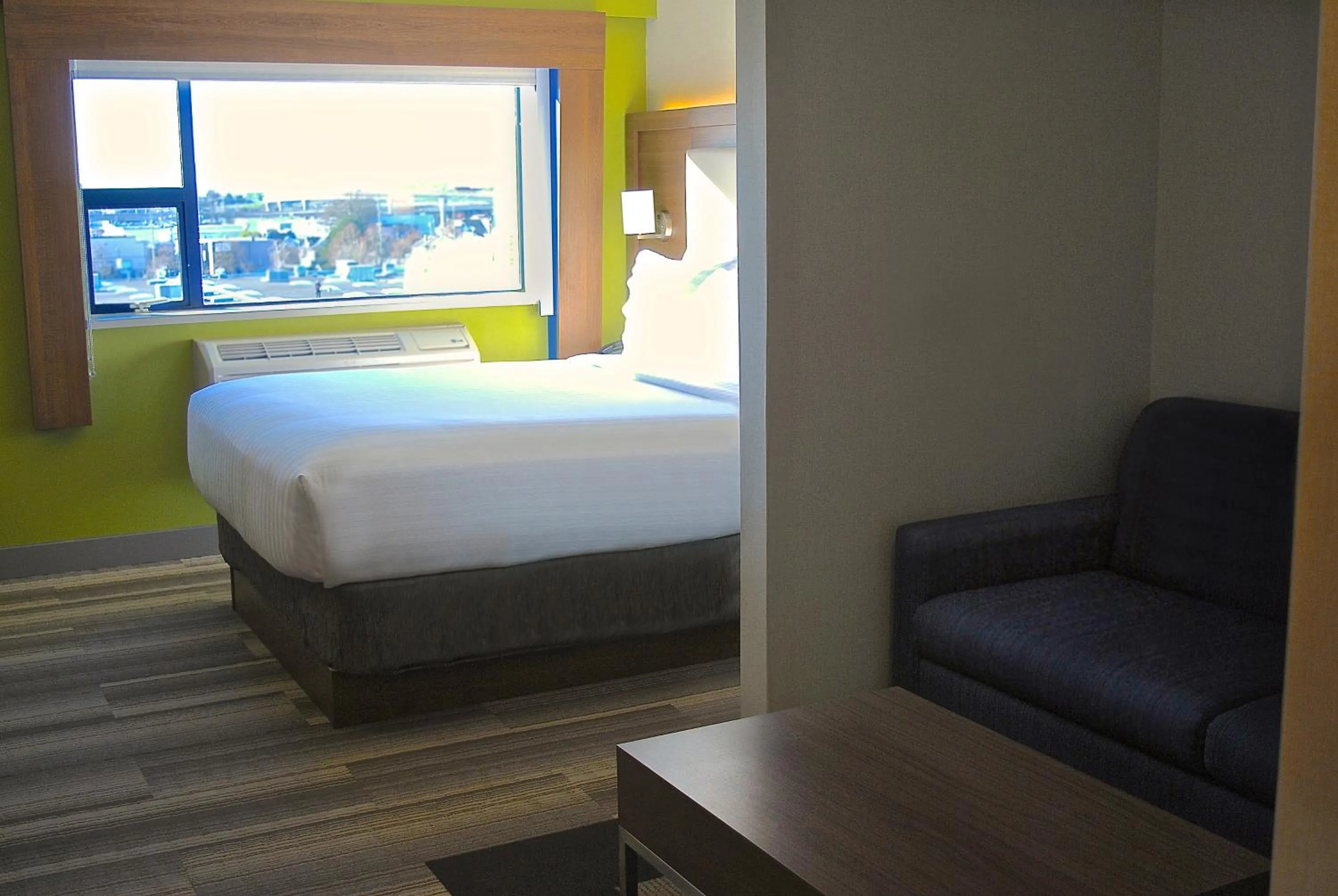 Queen Room with Sofa Bed in Holiday Inn Express Vancouver Airport-Richmond by IHG