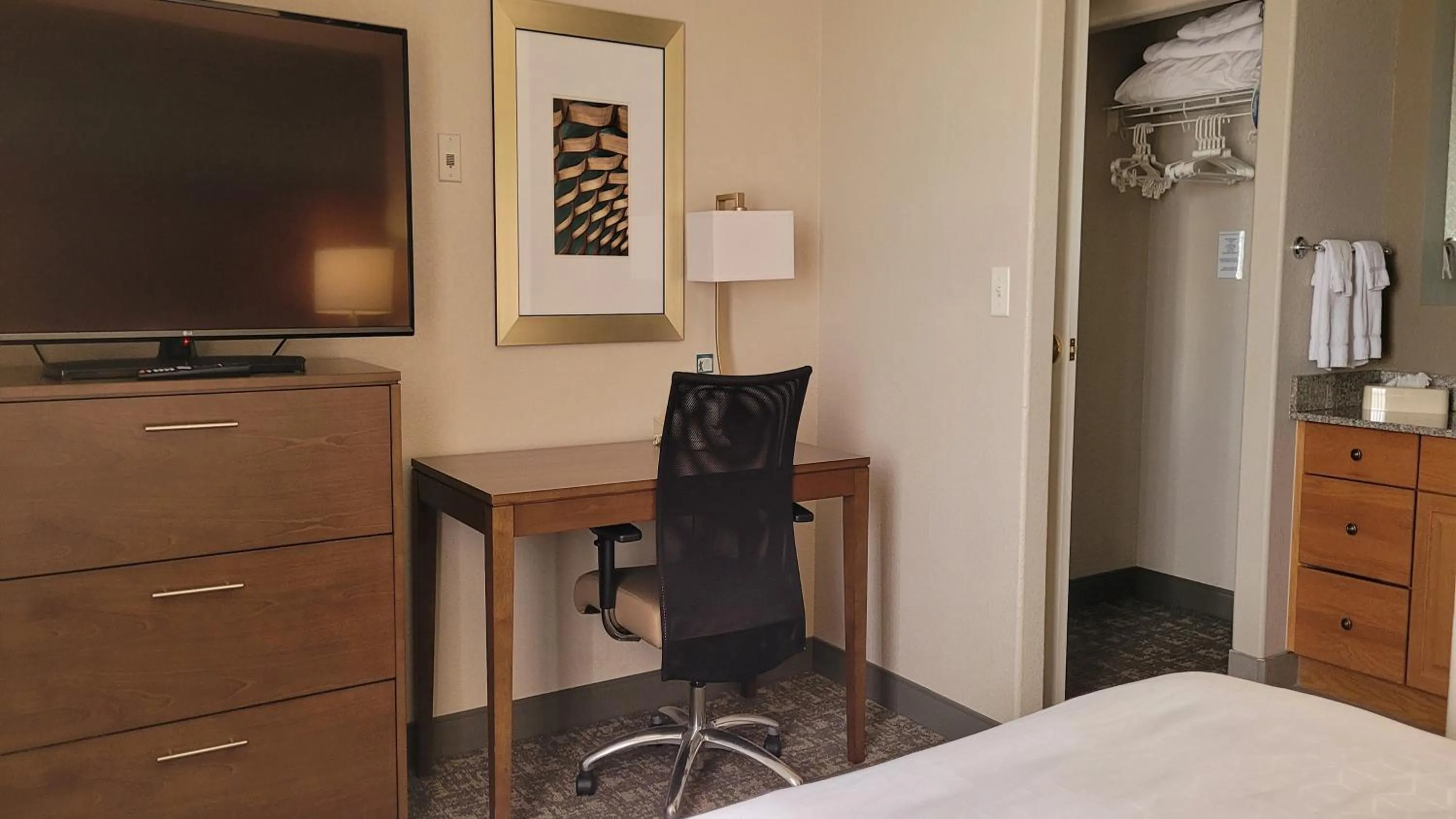 One-Bedroom Queen Suite in Staybridge Suites - Calgary Airport by IHG
