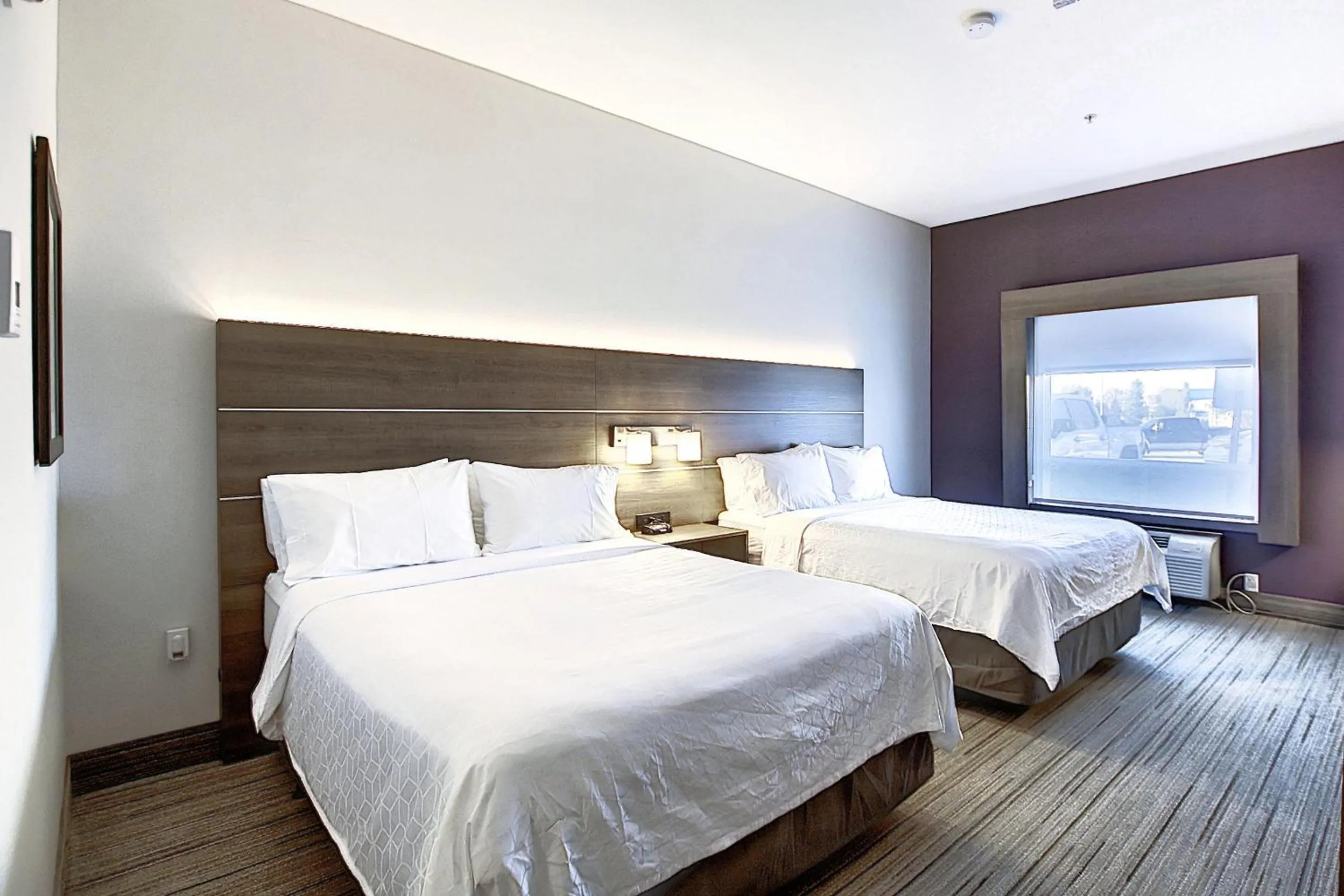 Twin Room - Mobility Access in Holiday Inn Express Airport Calgary by IHG