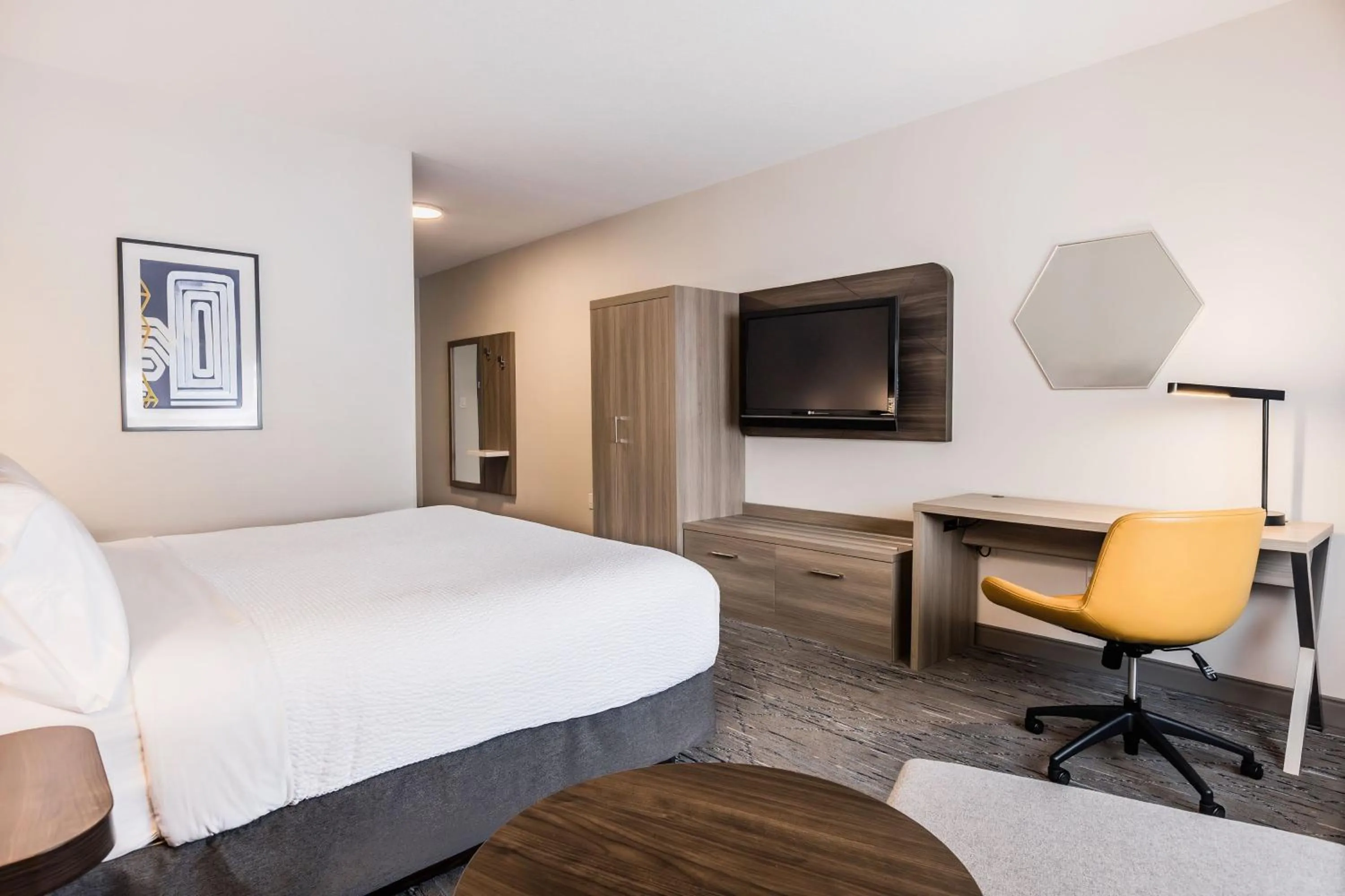 Standard King Room in Holiday Inn Express Calgary South by IHG