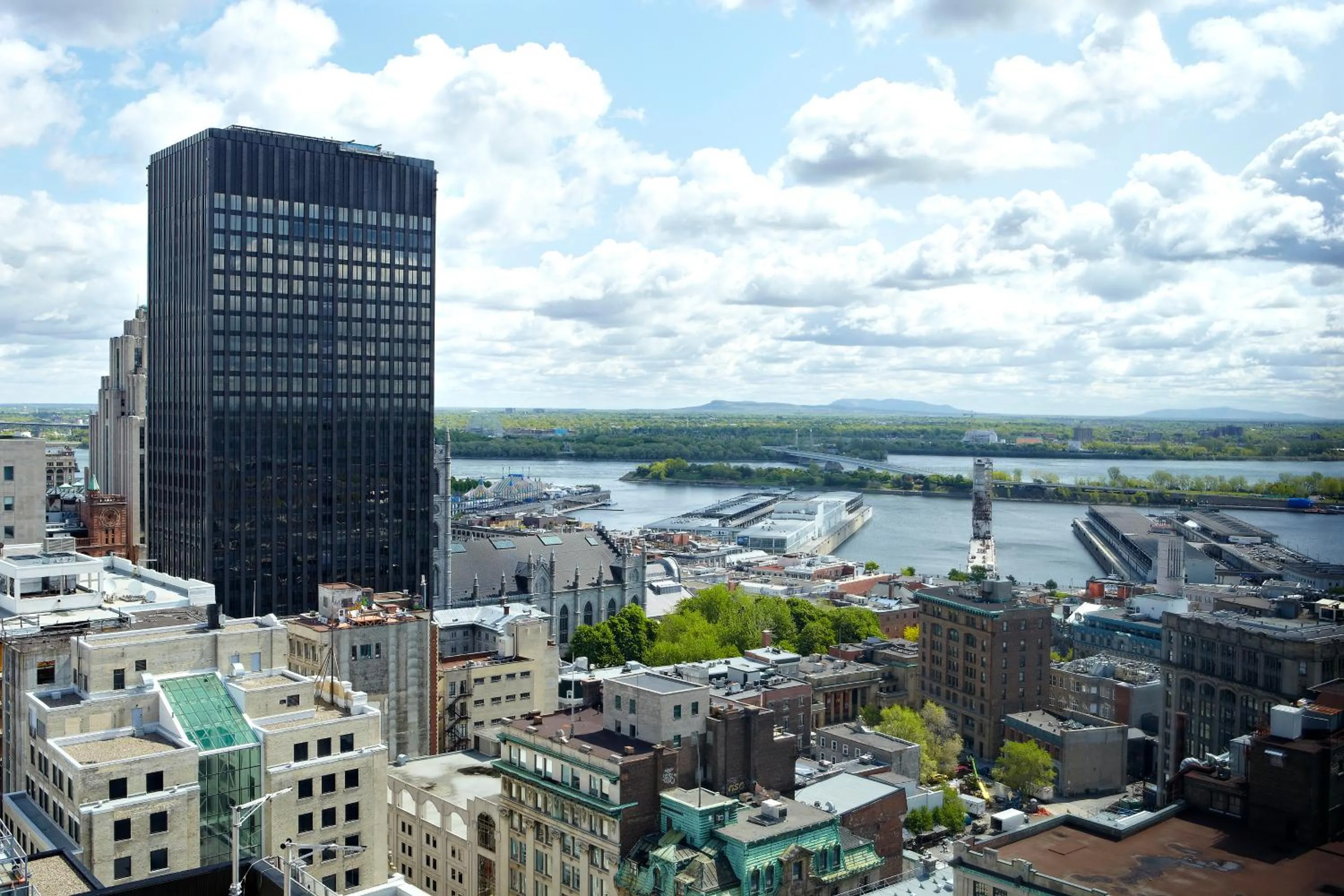 Classic King Room with Montreal View in InterContinental Montreal by IHG