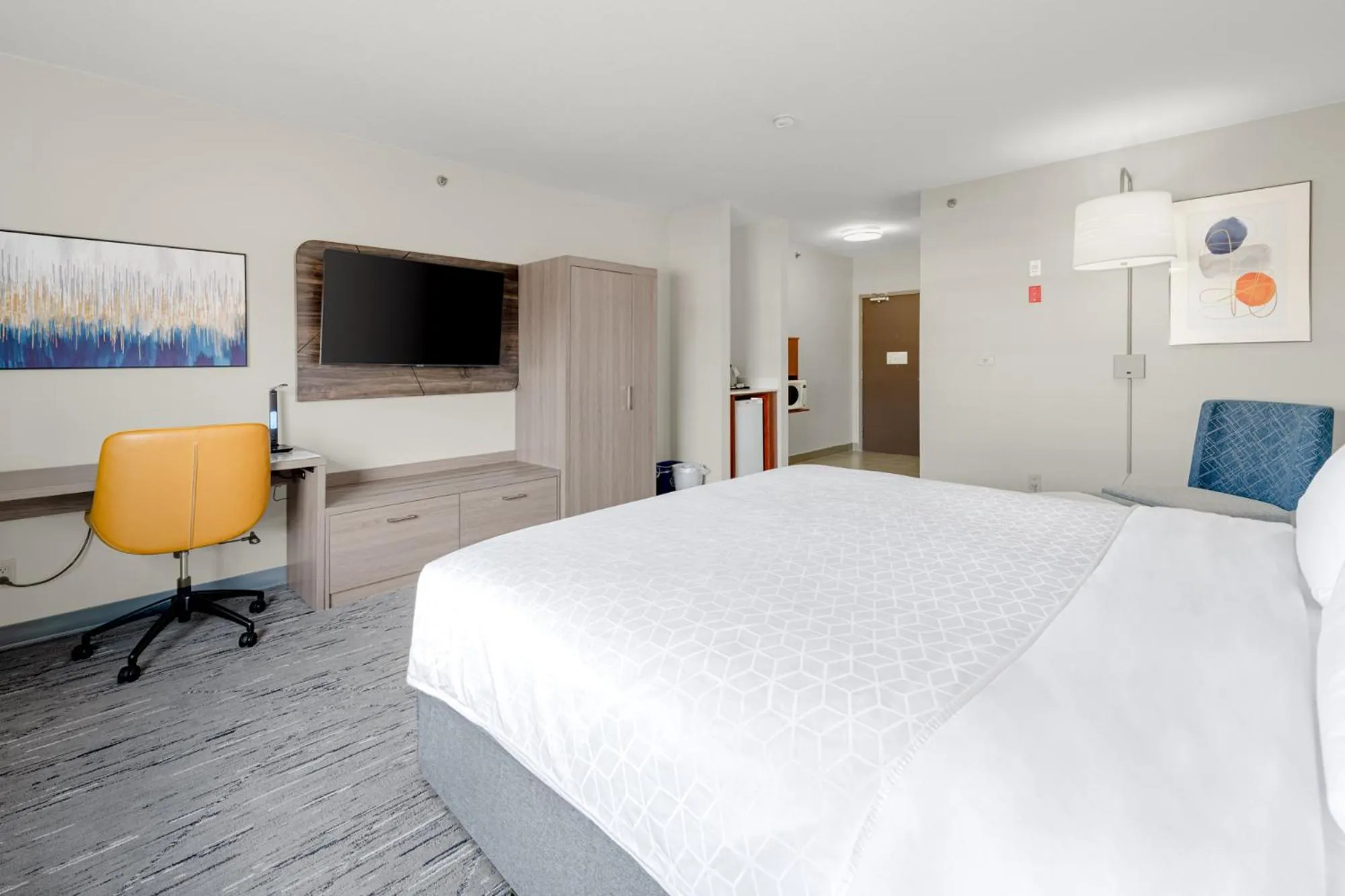 King Room with Roll-In Shower - Disability Access in Holiday Inn Express Hotel & Suites-Edmonton South by IHG