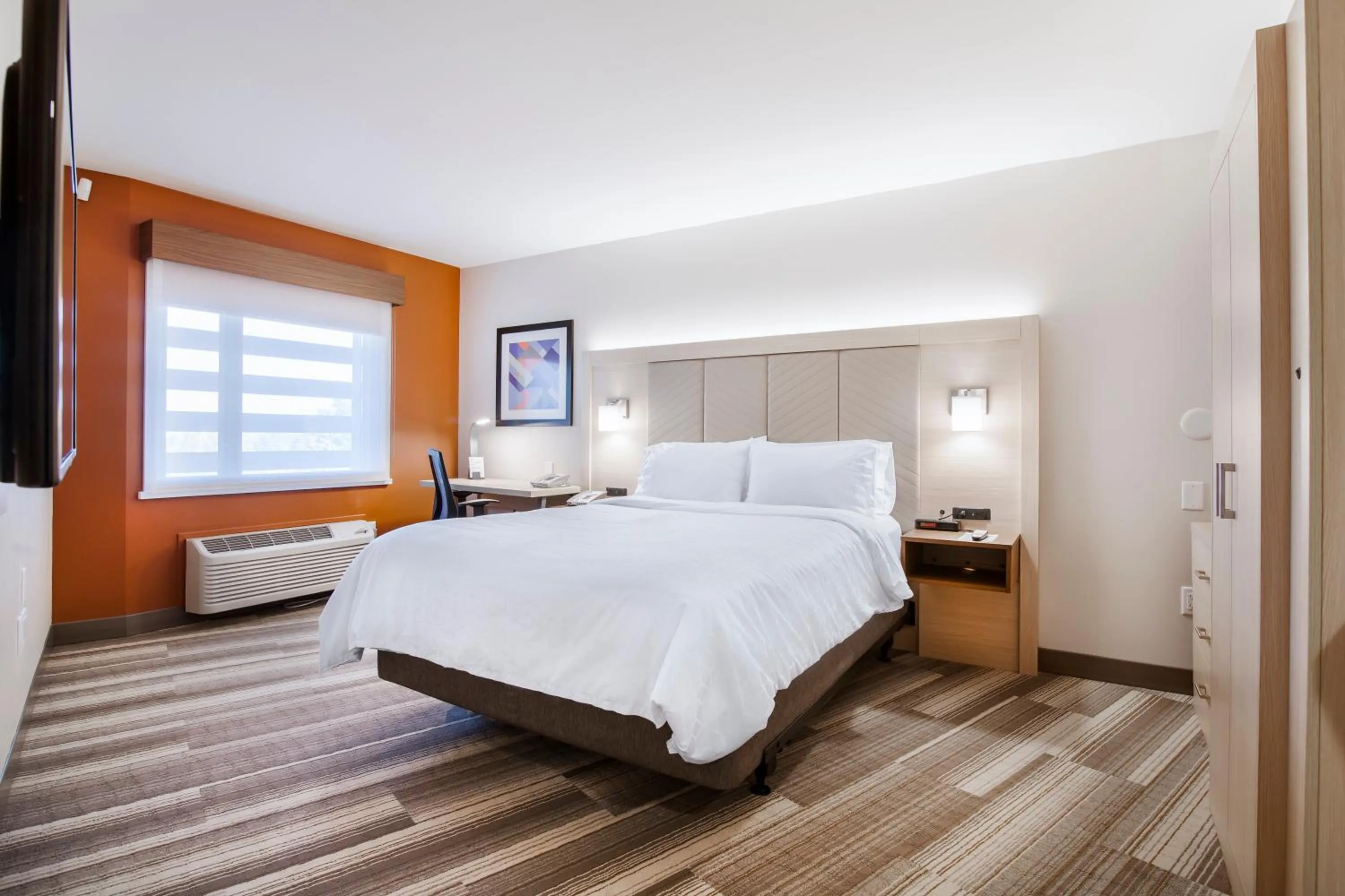 Double Room - Mobility Access with Roll-in Shower in Holiday Inn Express & Suites Langley by IHG