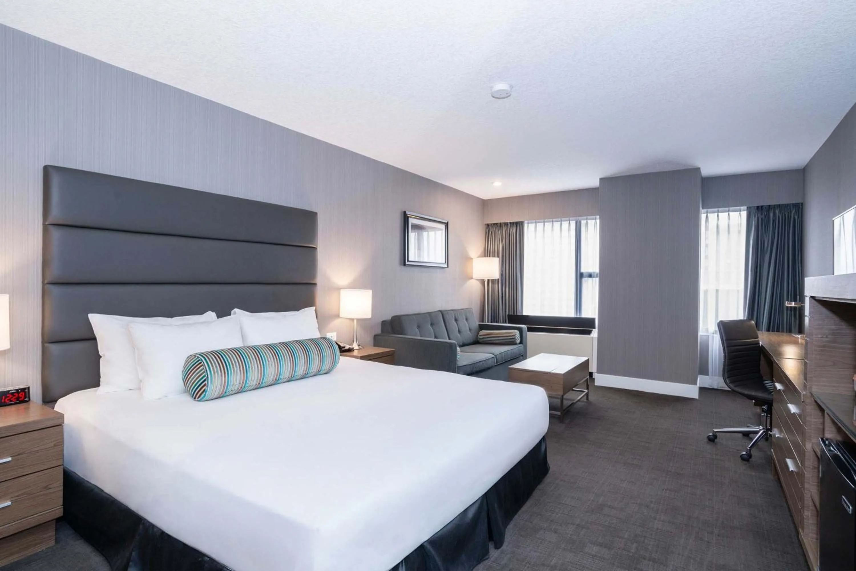 Standard Room, 1 King Bed, Sofa Bed in Sandman Signature Calgary Downtown Hotel