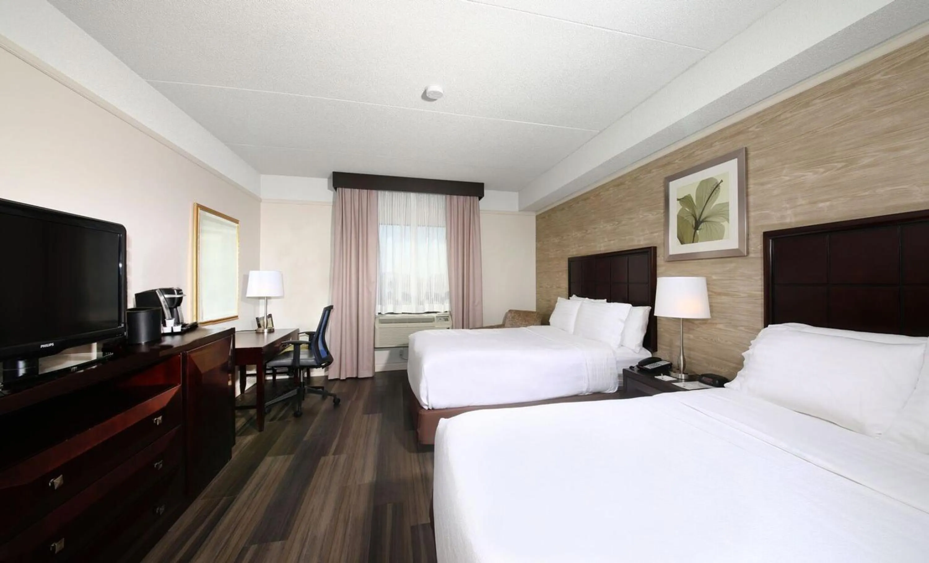 Standard Queen Room with Two Queen Beds in Holiday Inn Windsor - Ambassador Bridge by IHG