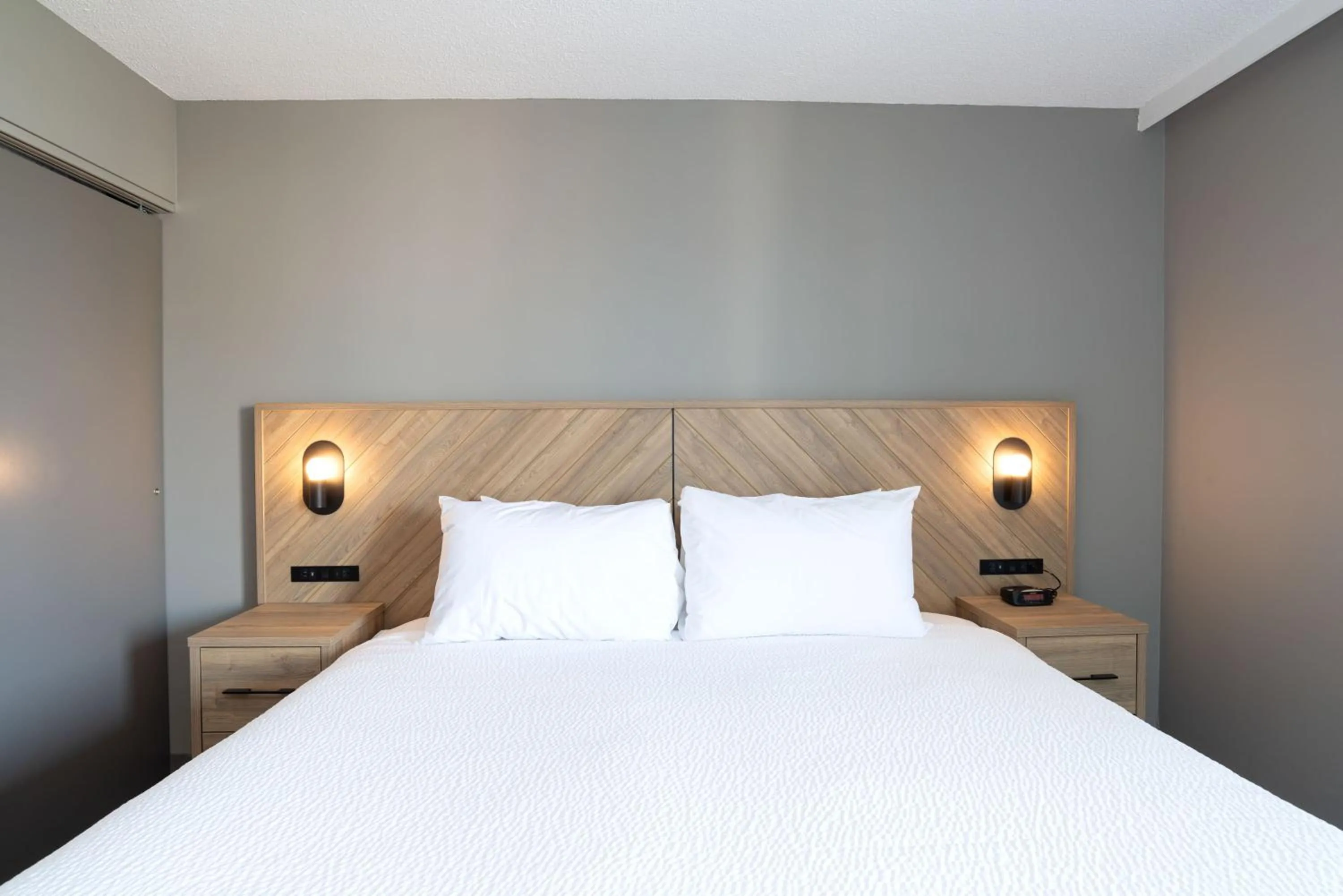 City View Suite, 1 King Bed, Sofa Bed, Kitchen, W/D, Balcony in Sandman Suites Vancouver on Davie