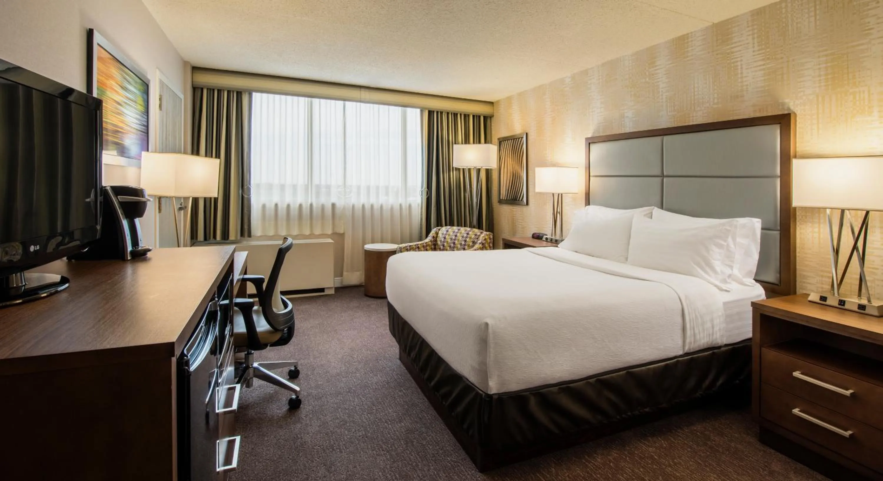 Standard King Room - High Floor in Holiday Inn Winnipeg-South by IHG