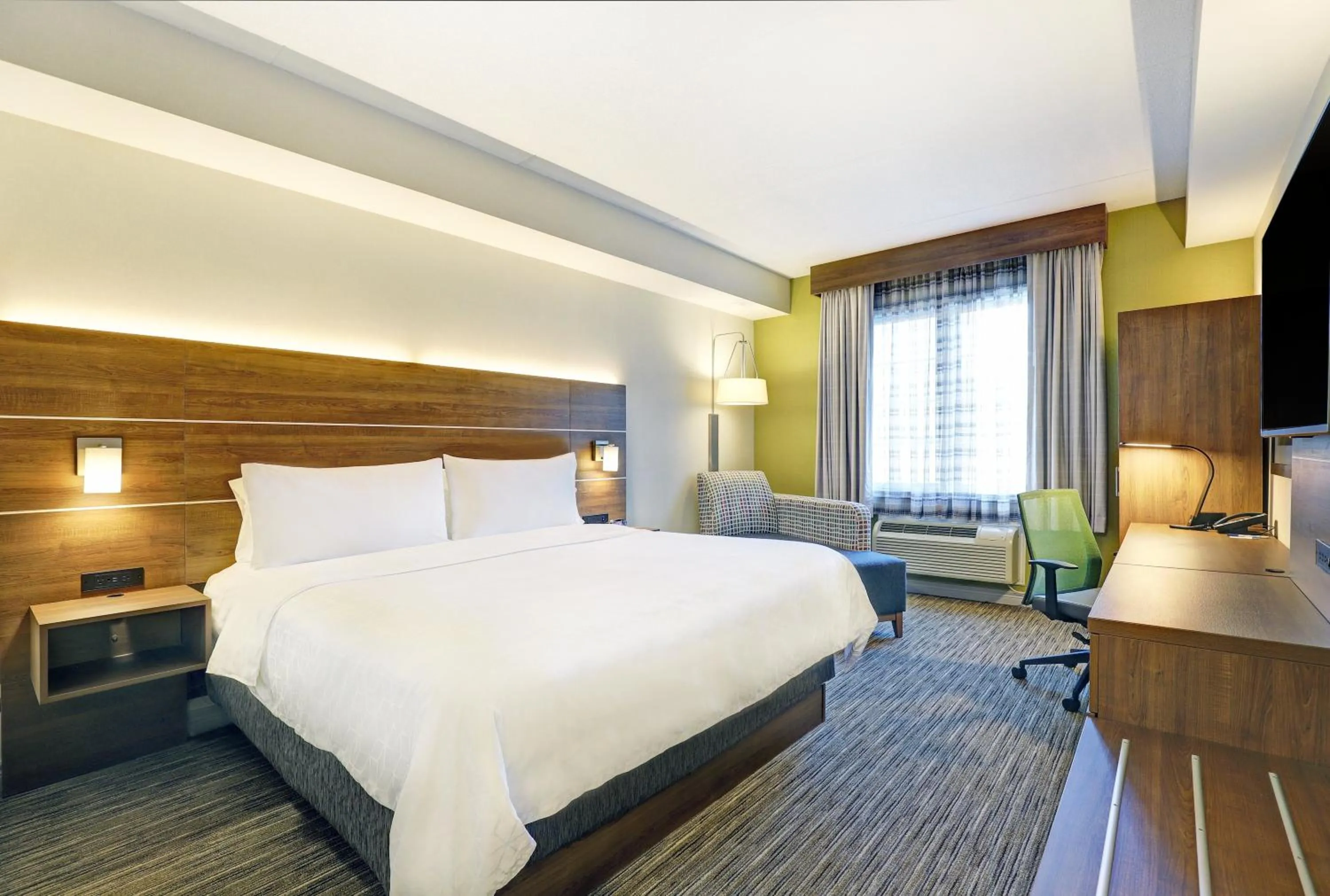 Standard King Room in Holiday Inn Express Whitby Oshawa by IHG