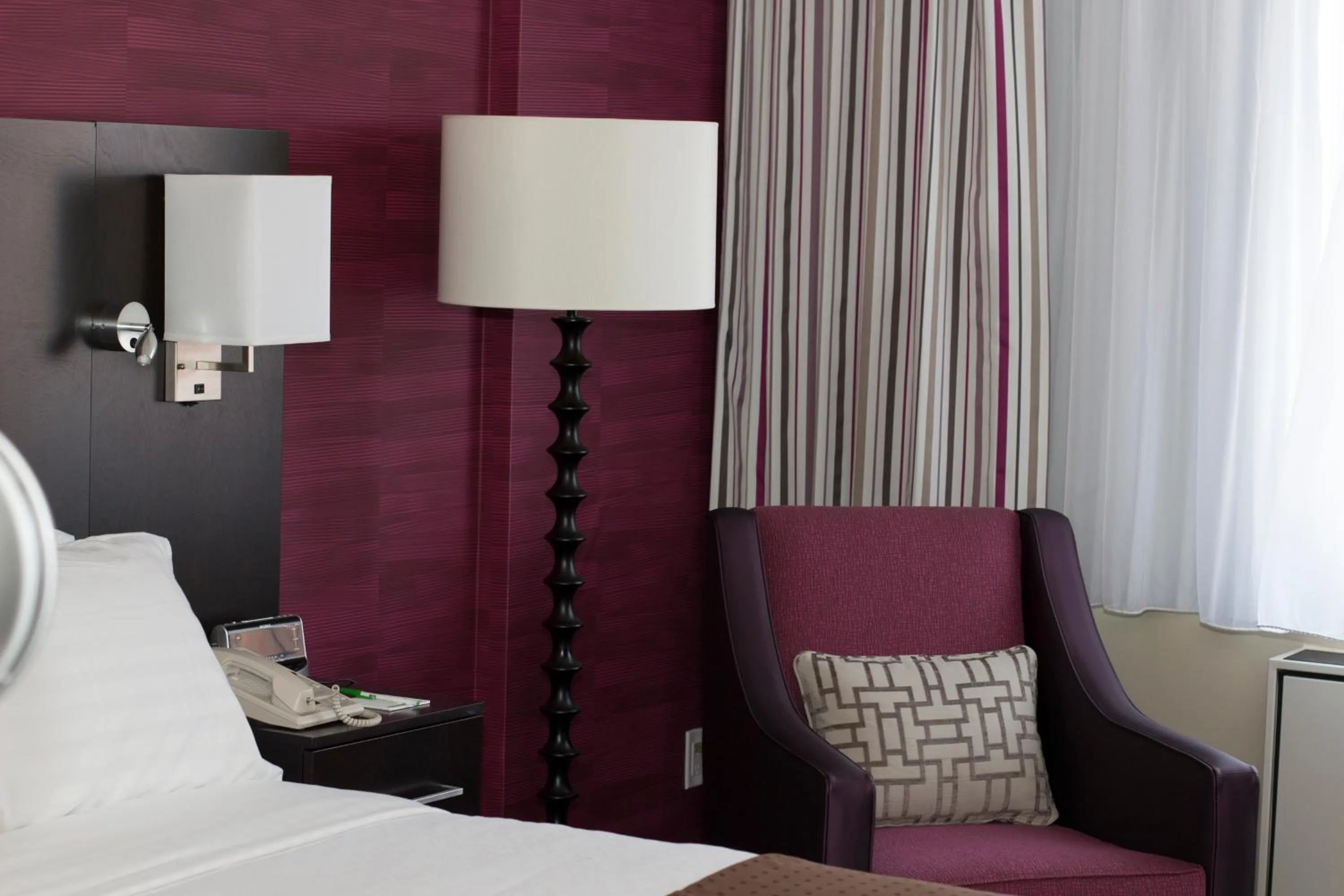 Feature King Room - Non-Smoking in Holiday Inn Toronto International Airport by IHG