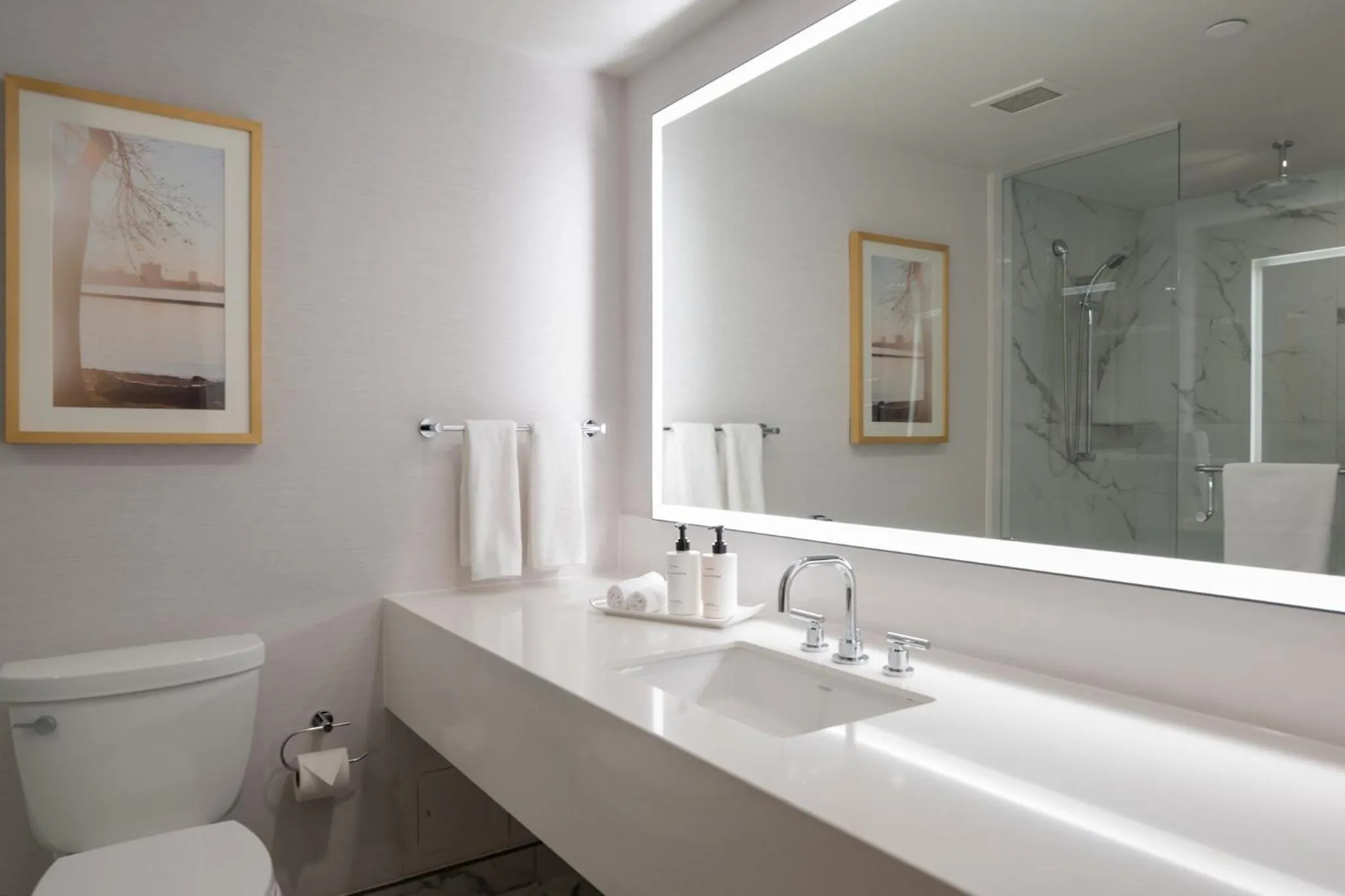 Upgraded Classic Room in InterContinental Toronto Centre by IHG