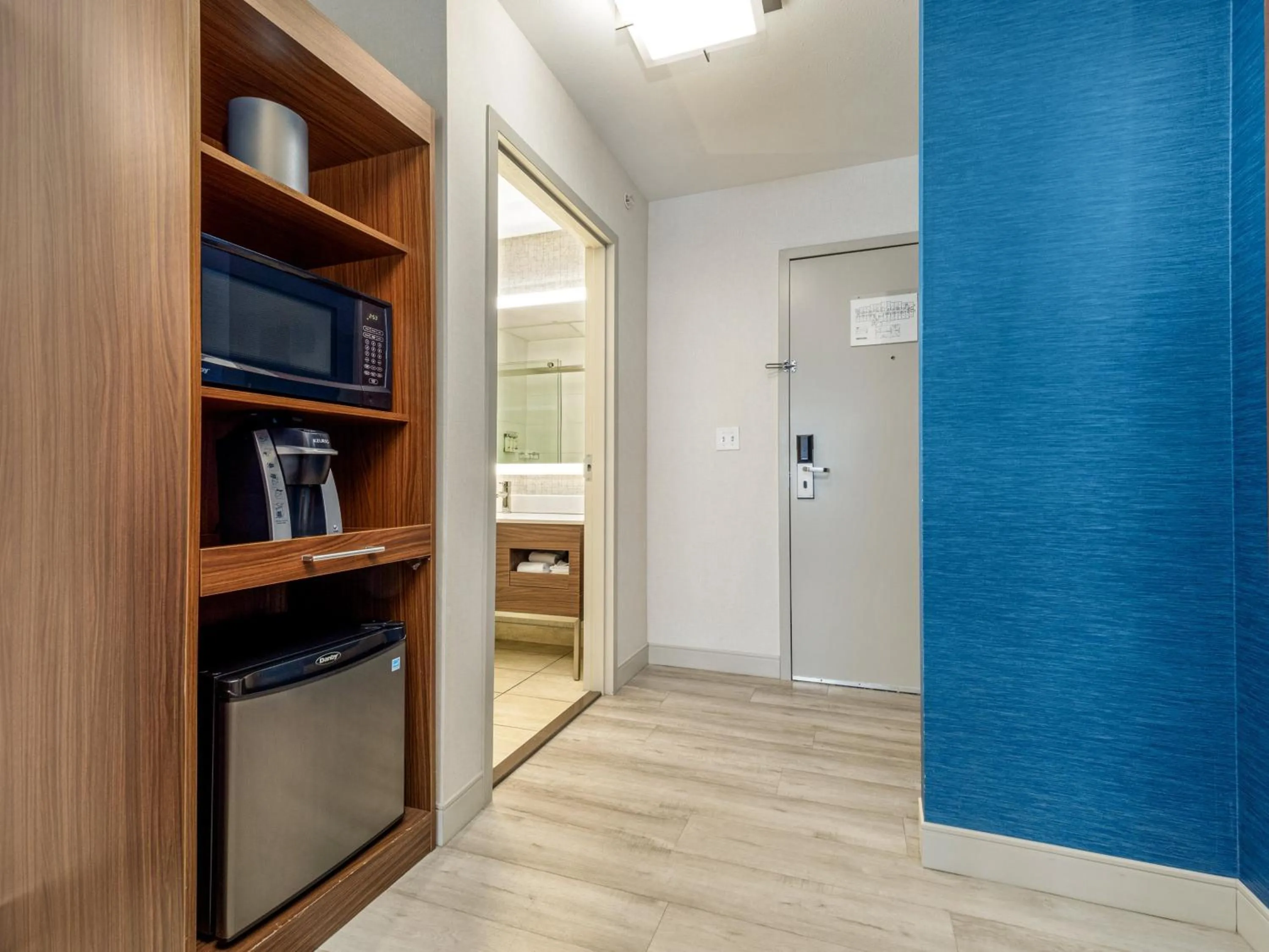 King Suite with Sofa Bed in Holiday Inn Express & Suites Medicine Hat by IHG