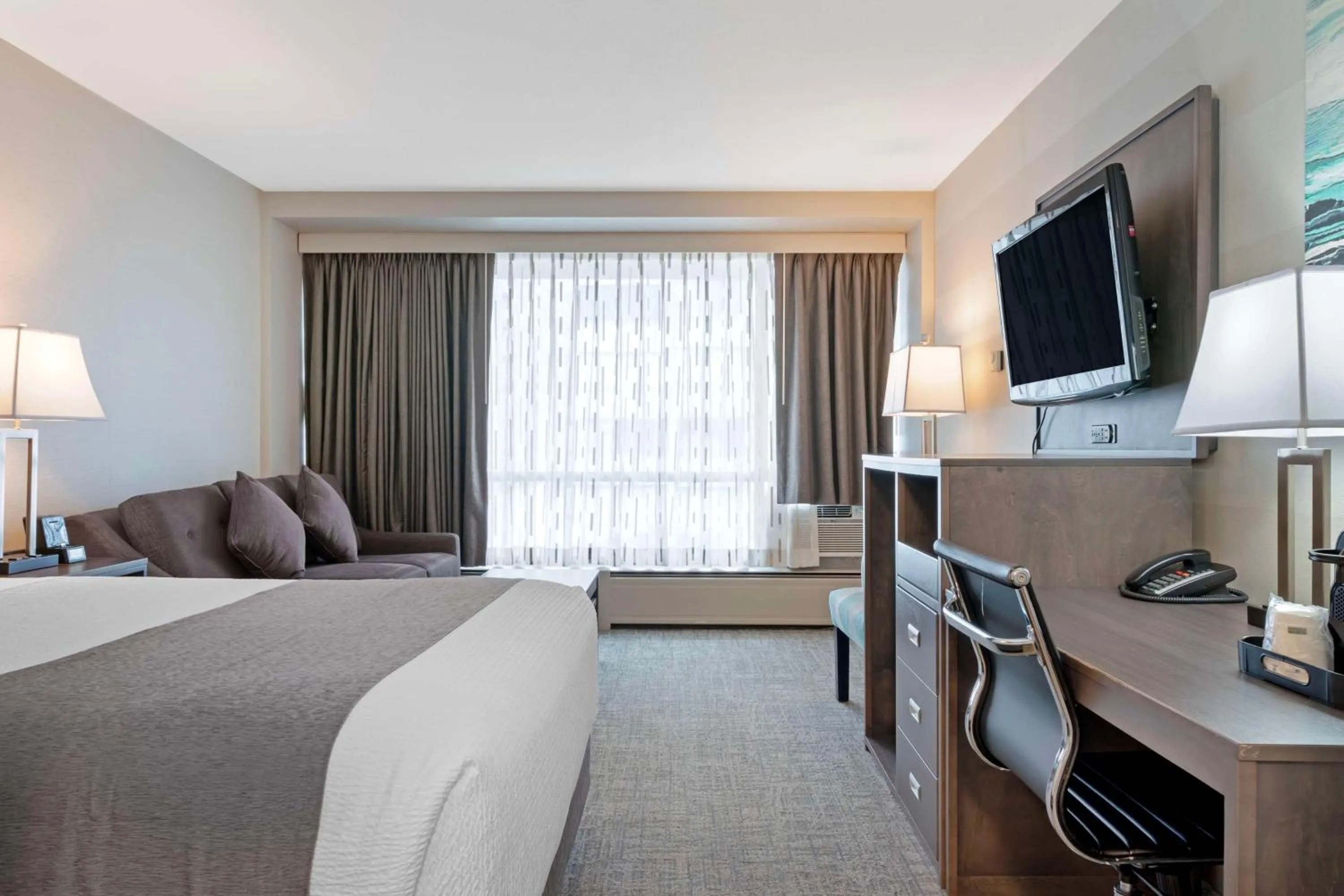 Small Queen Room in Best Western Plus Sands