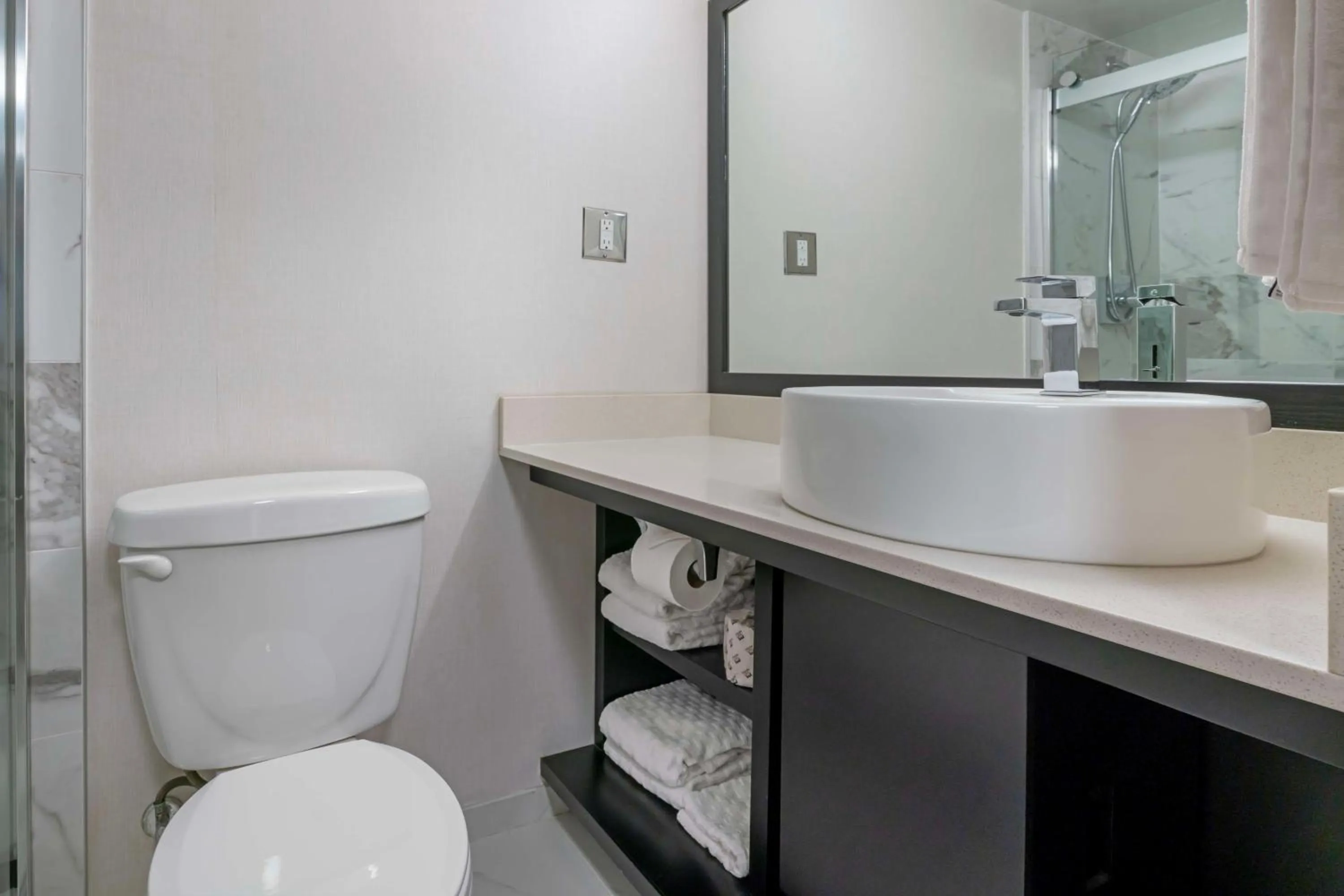 Premium King Room with Balcony - Non-Smoking in Best Western Plus Sands