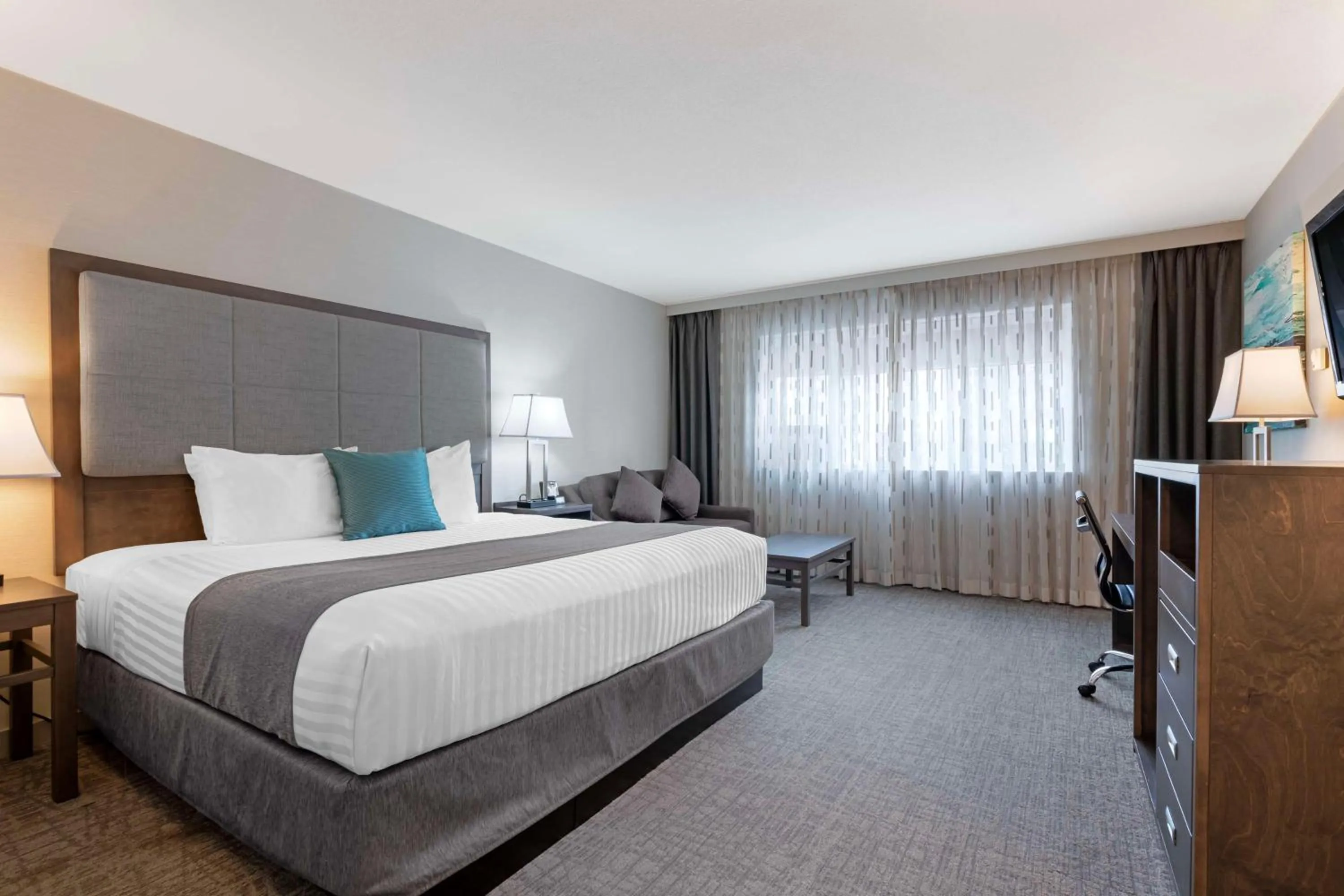 Large King Suite with Kitchenette, Electric fireplace and Balcony- Non-Smoking in Best Western Plus Sands