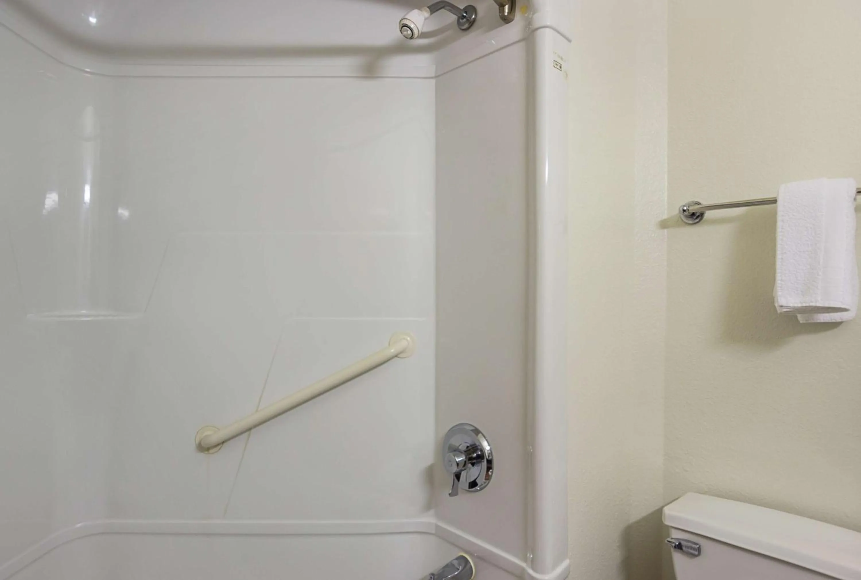 Queen Room in Motel 6-Whitby, ON - Toronto East