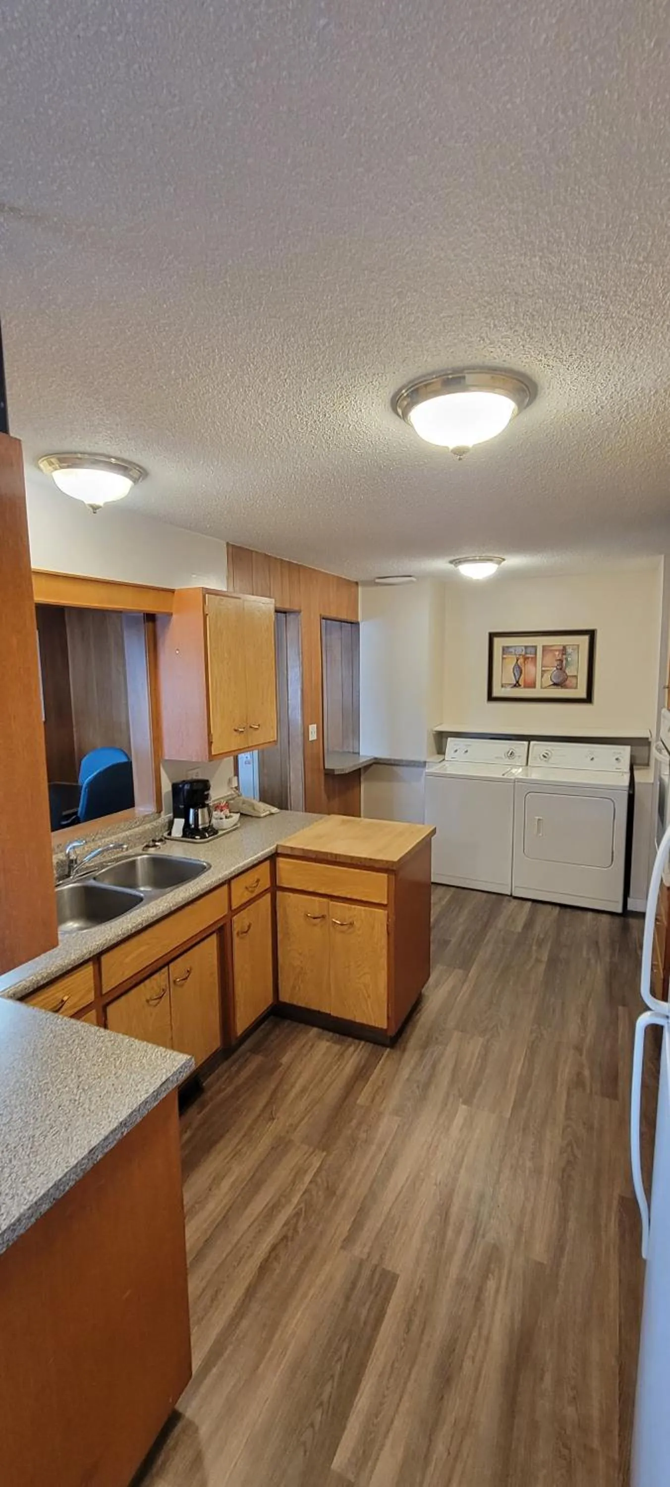 Apartment Suite (Non-Pet Friendly) in Recreation Inn and Suites Kelowna