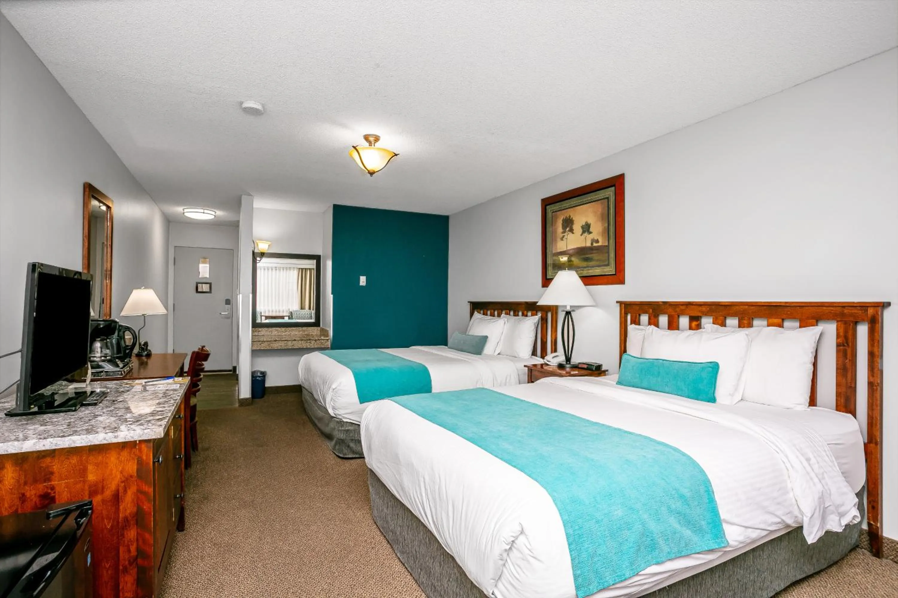 Standard Queen Room with Two Queen Beds in Tonquin Inn