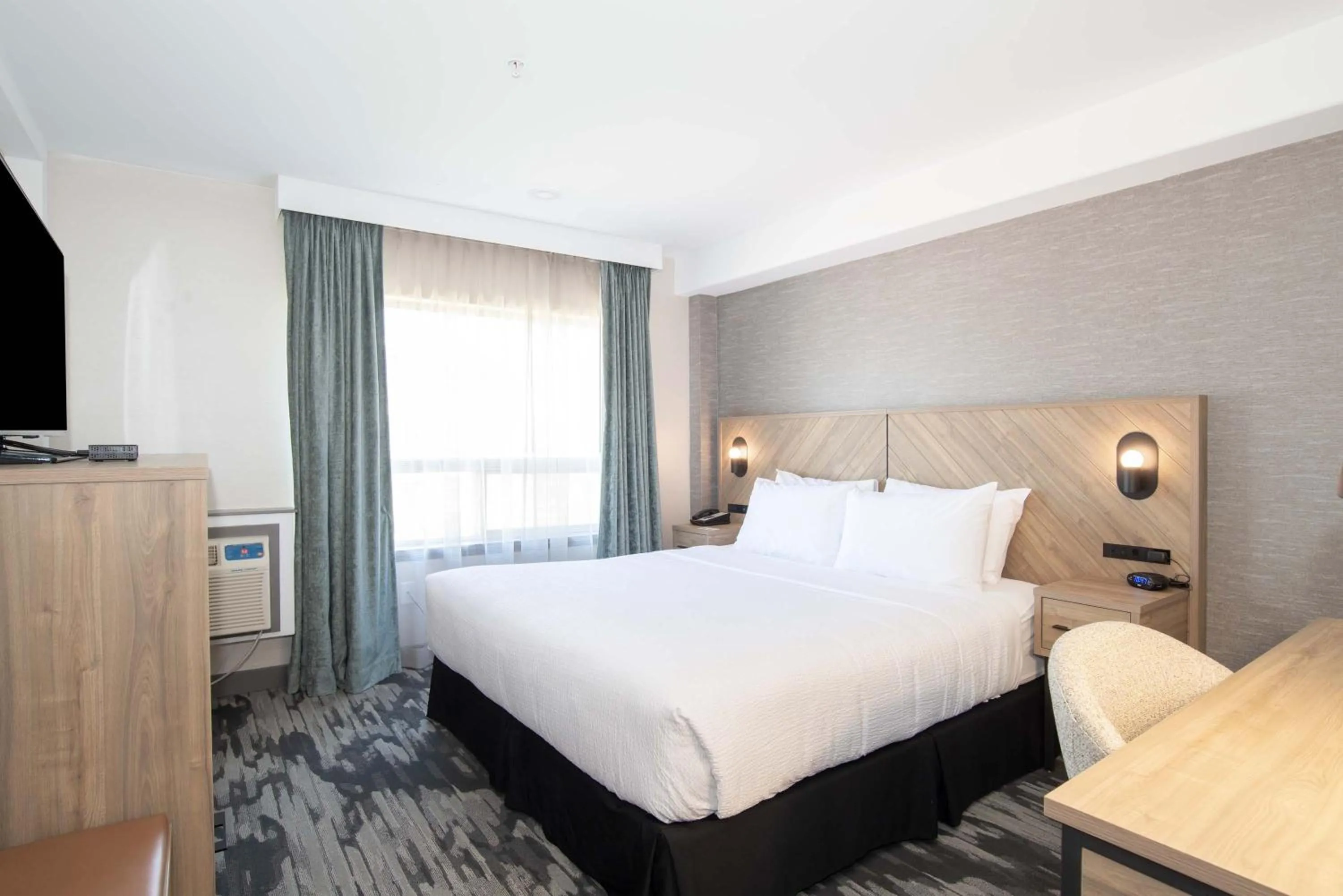 Standard Room, 1 King Bed in Sandman Hotel & Suites Regina